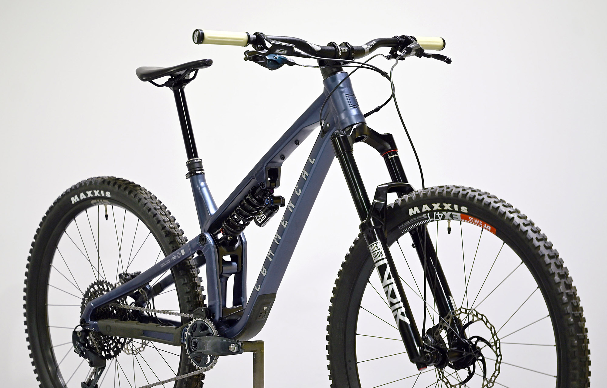 COMMENCAL META V5 RACE SPARKLY BLUE - M (23121302) image cover number large 2