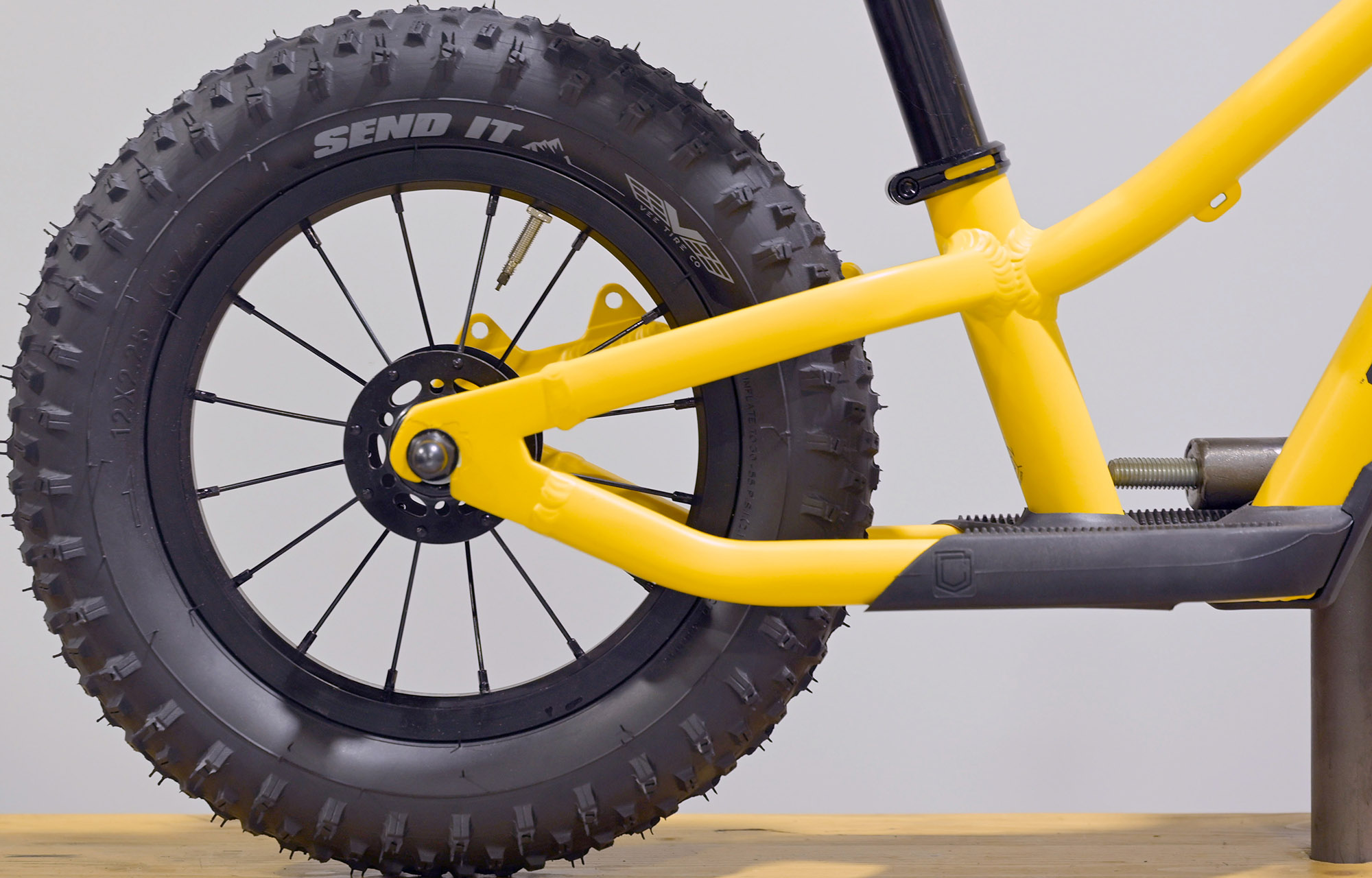 COMMENCAL RAMONES 12 PUSH BIKE OHLINS YELLOW - (23177801) image cover number large 0