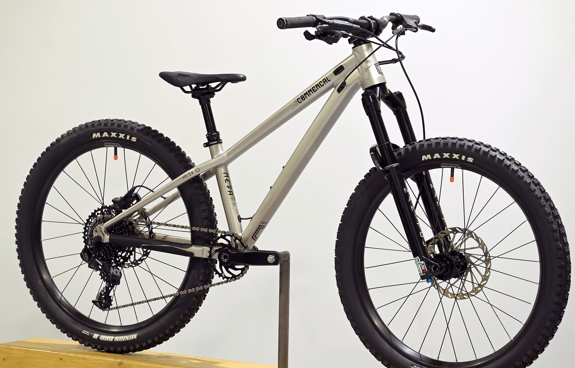 COMMENCAL META HT 24 CHAMPAGNE - (22170200) image cover number large 2