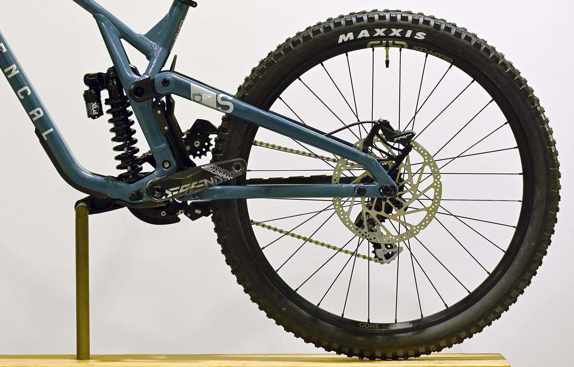 COMMENCAL SUPREME DH V5 ESSENTIAL AQUA BLUE - L (23150103) image number null