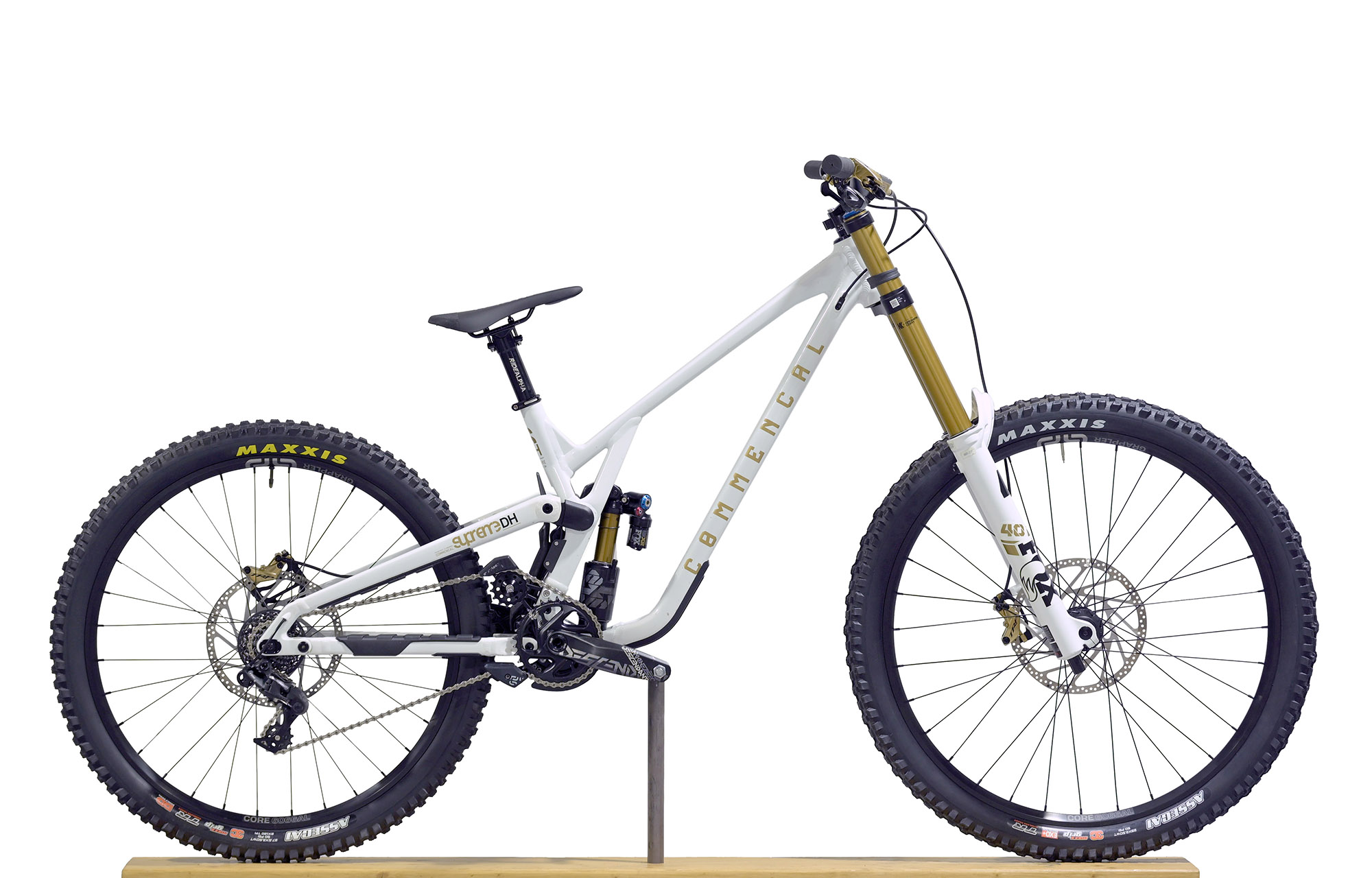 COMMENCAL SUPREME DH V5 SIGNATURE LTD PURE WHITE - M (23151002) image number null