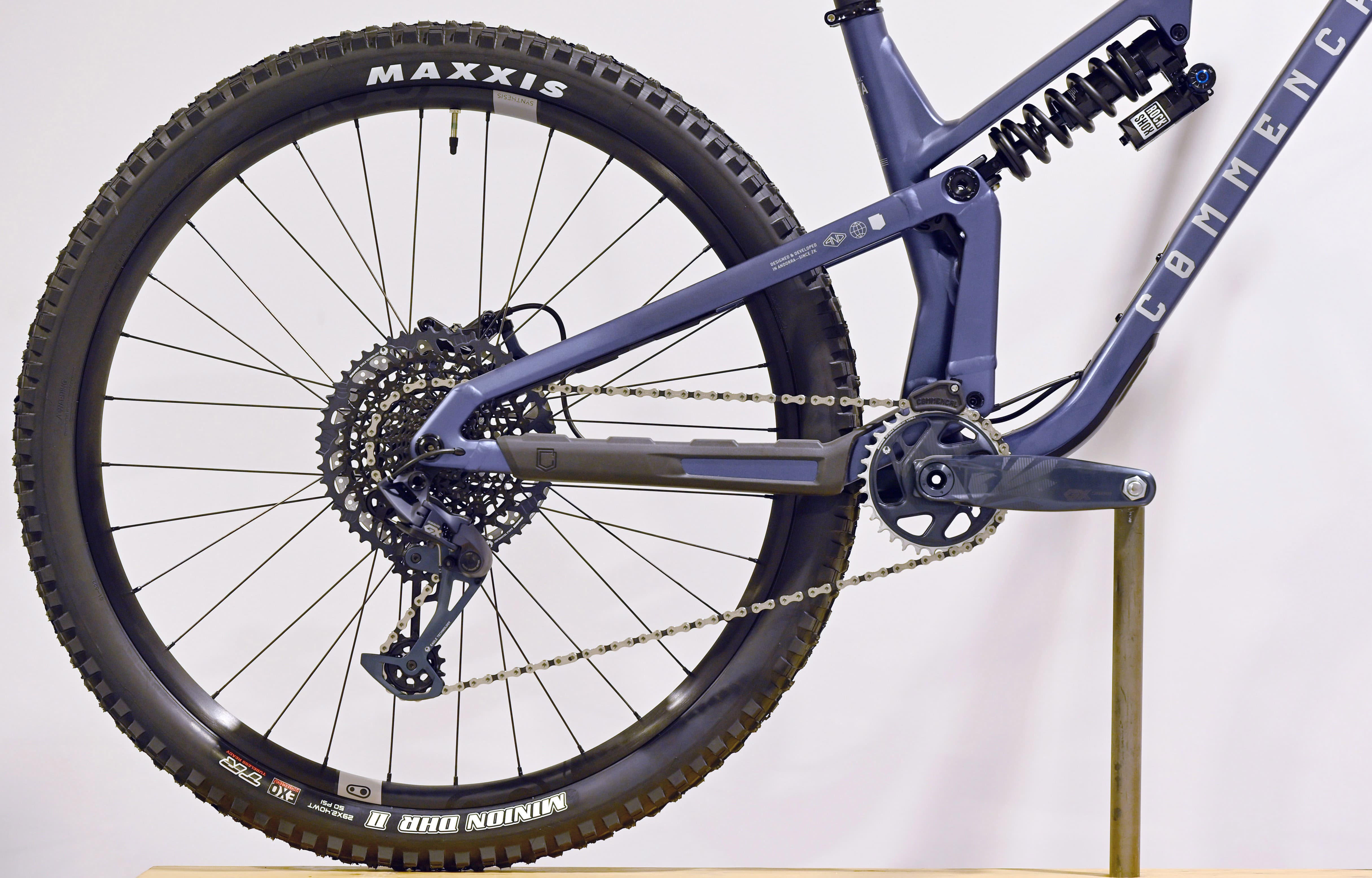 COMMENCAL META V5 RACE SPARKLY BLUE - M (23121302) image number null