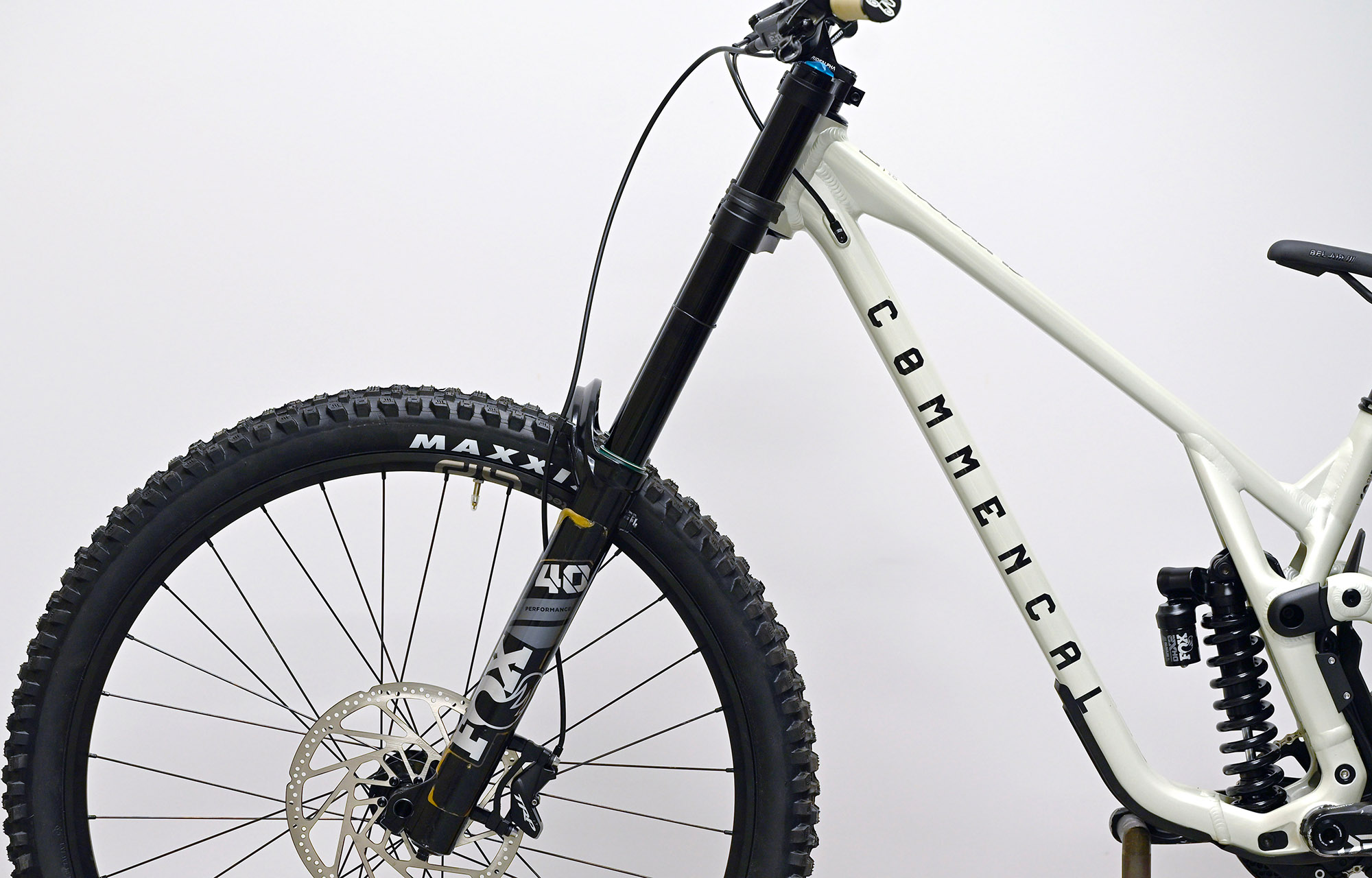 COMMENCAL SUPREME DH V5 ESSENTIAL CLEAR SILVER - M (23150102) image number null