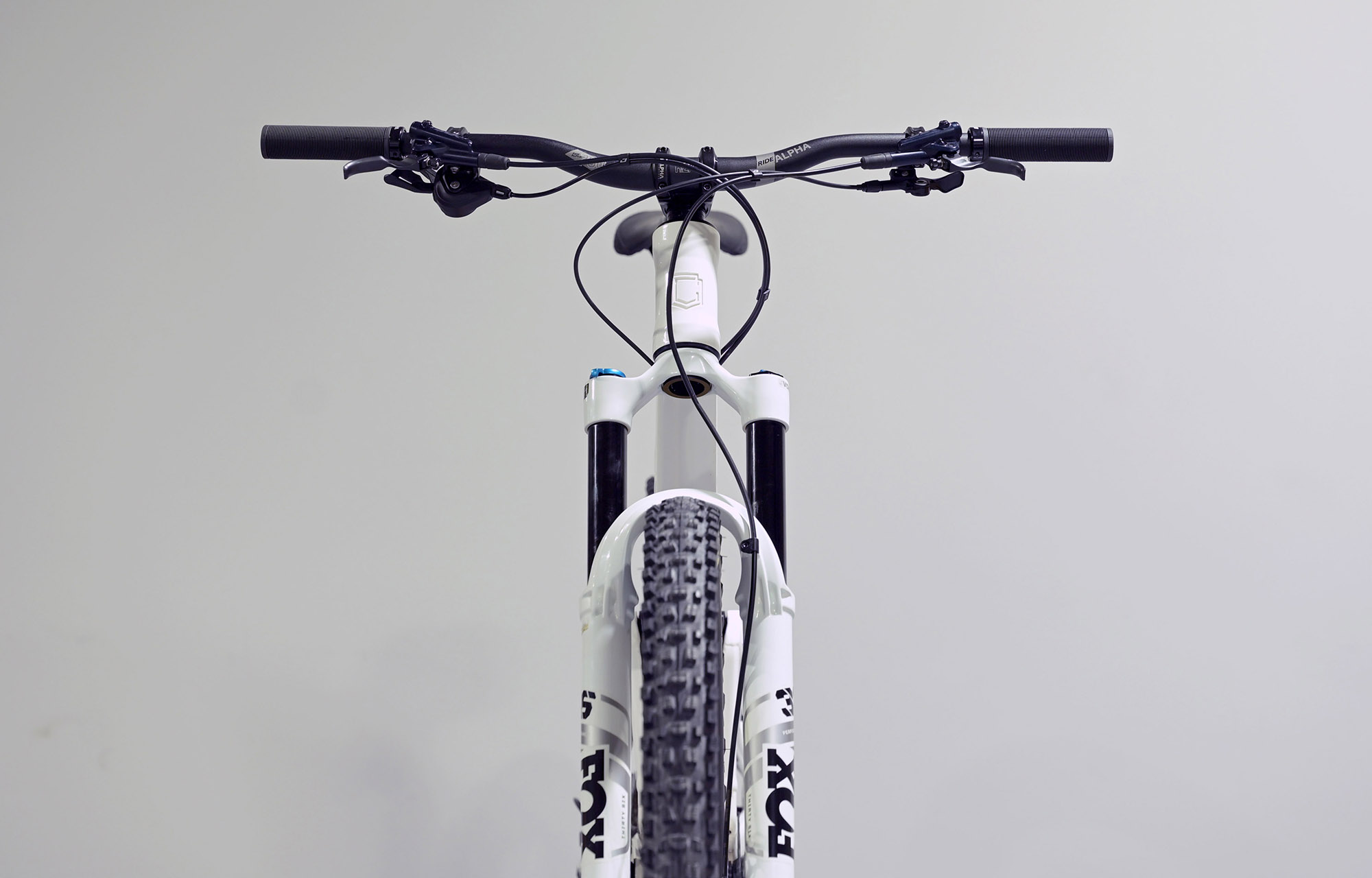 COMMENCAL META V5 ESSENTIAL PURE WHITE - M (23121202) image cover number large 2