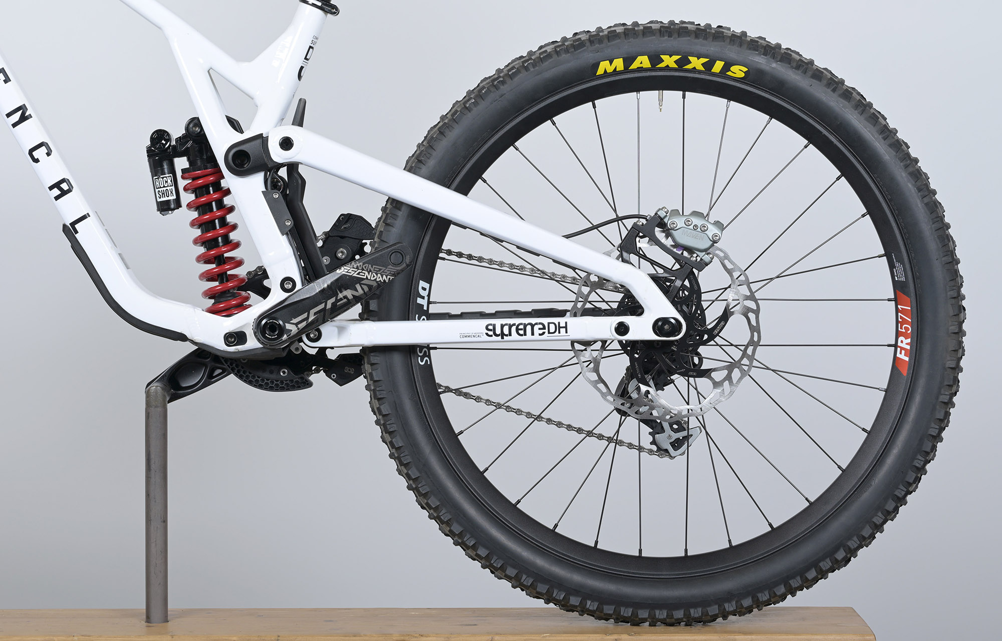COMMENCAL SUPREME DH V5 ROCKSHOX PURE WHITE - L (24157103) image cover number large 2