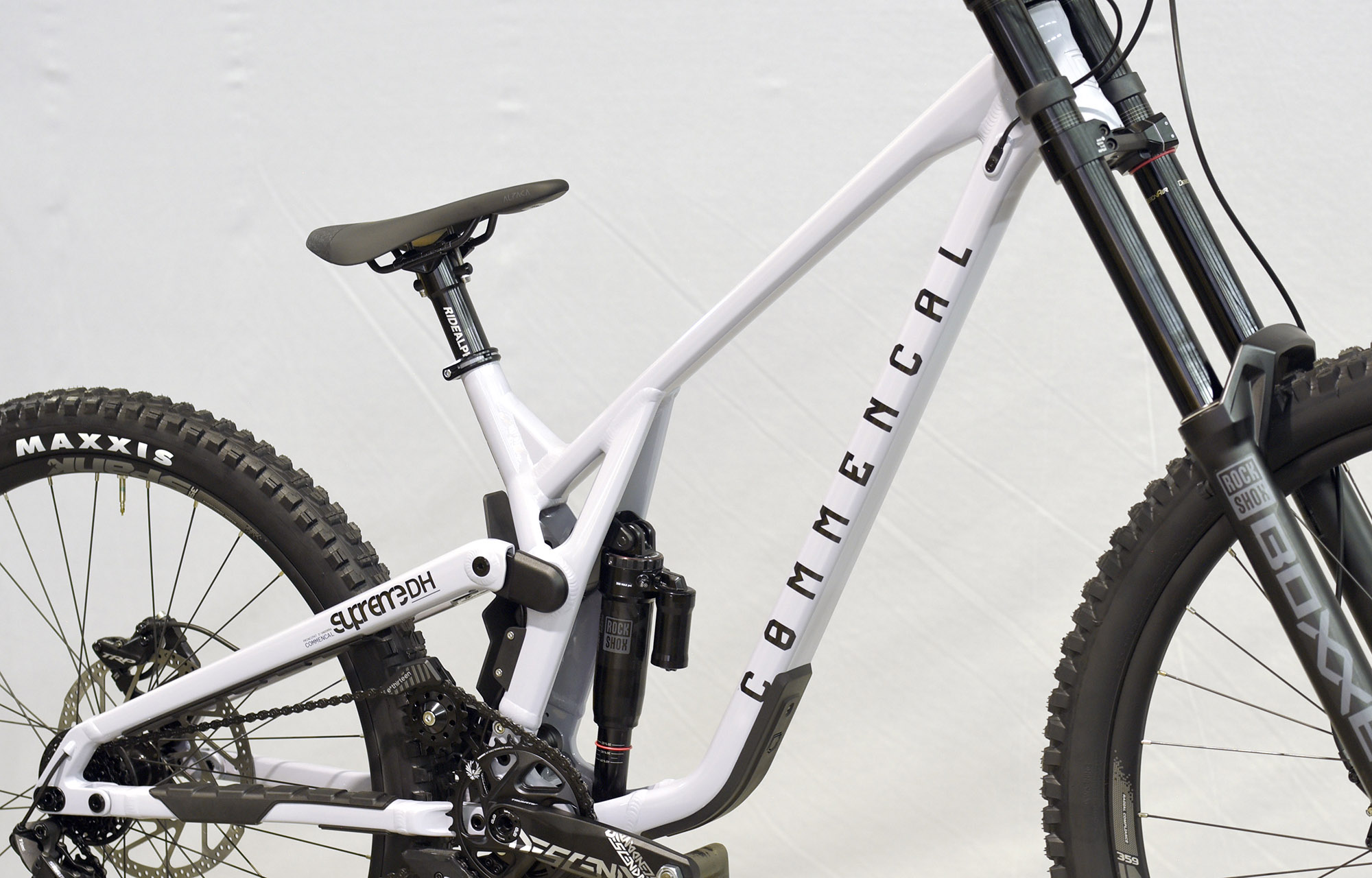 COMMENCAL SUPREME DH V5 RIDE ROCKSHOX TEAM CLOUD - M (23150802) image number null