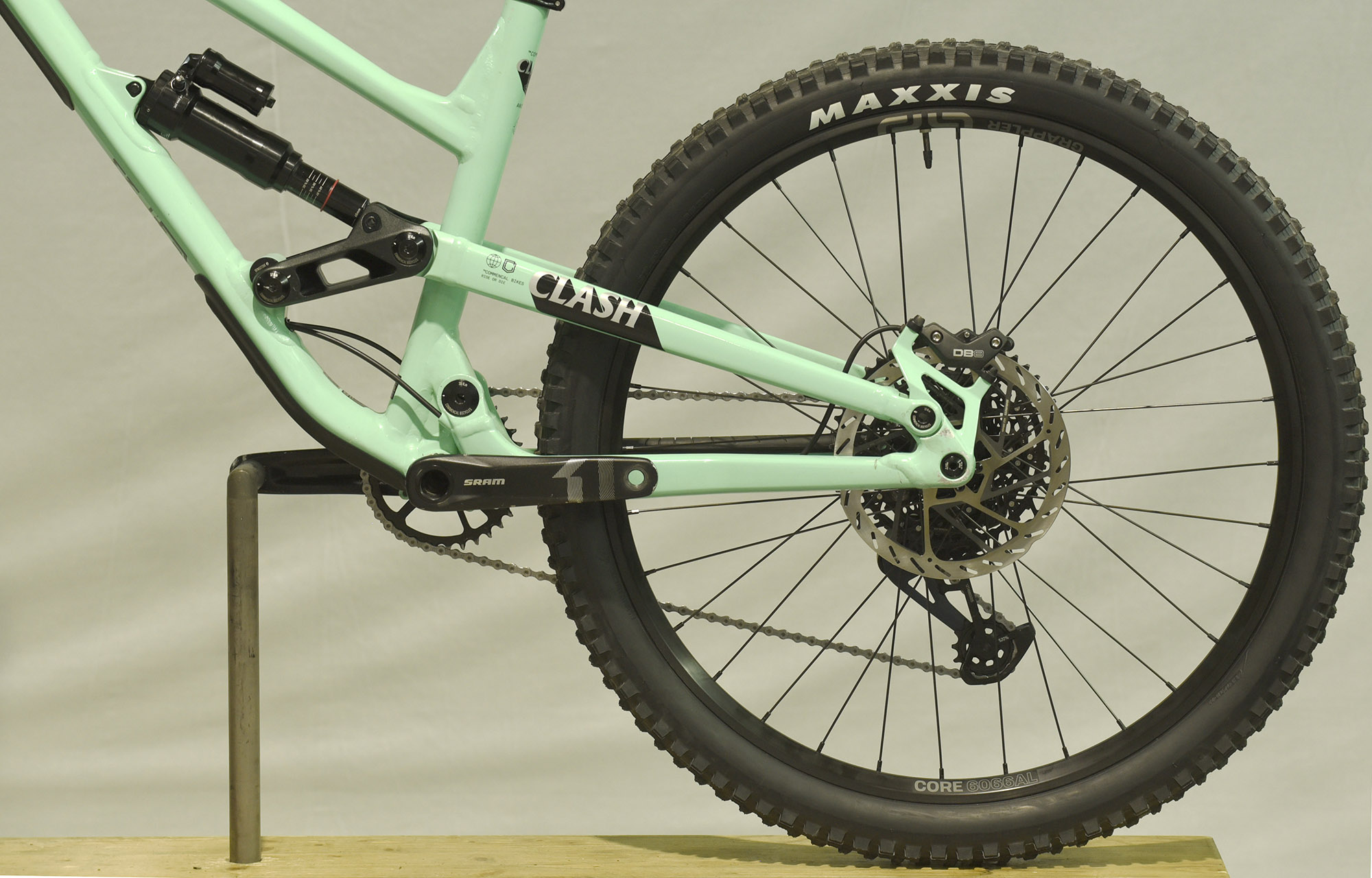 COMMENCAL CLASH RIDE EMERALD GREEN NEW ROCKSHOX - M (23130102) image number null