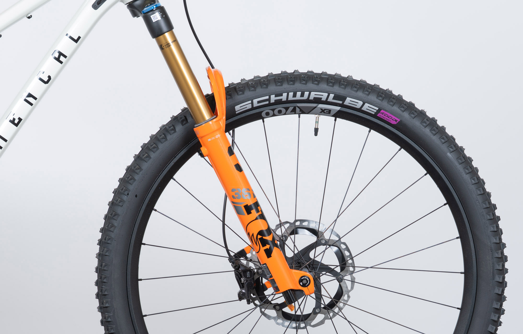 COMMENCAL META V5 SIGNATURE CLEAR SILVER - M (23121002) image cover number large 1