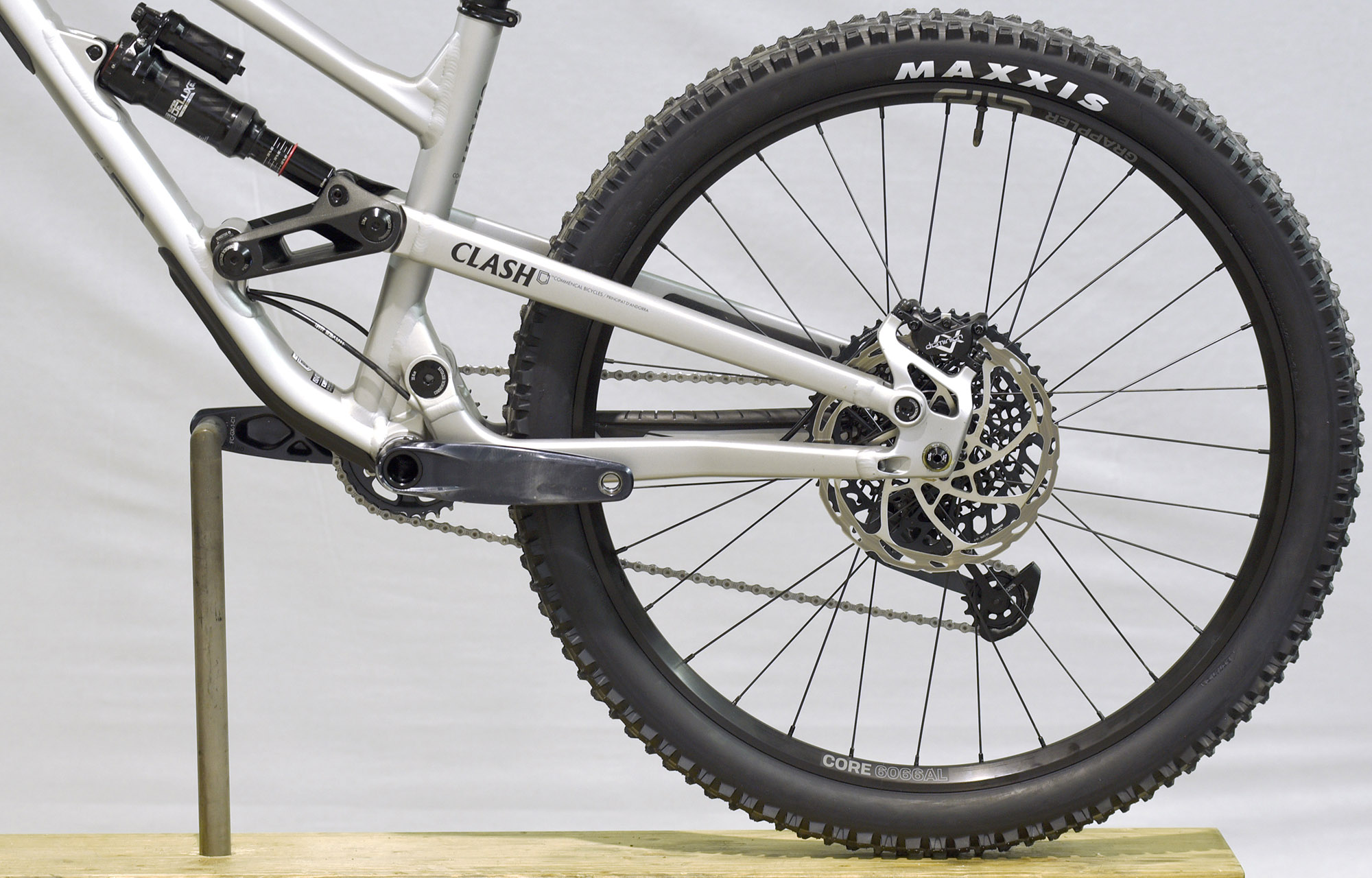 COMMENCAL CLASH RACE SILVER - S (22132101) image number null
