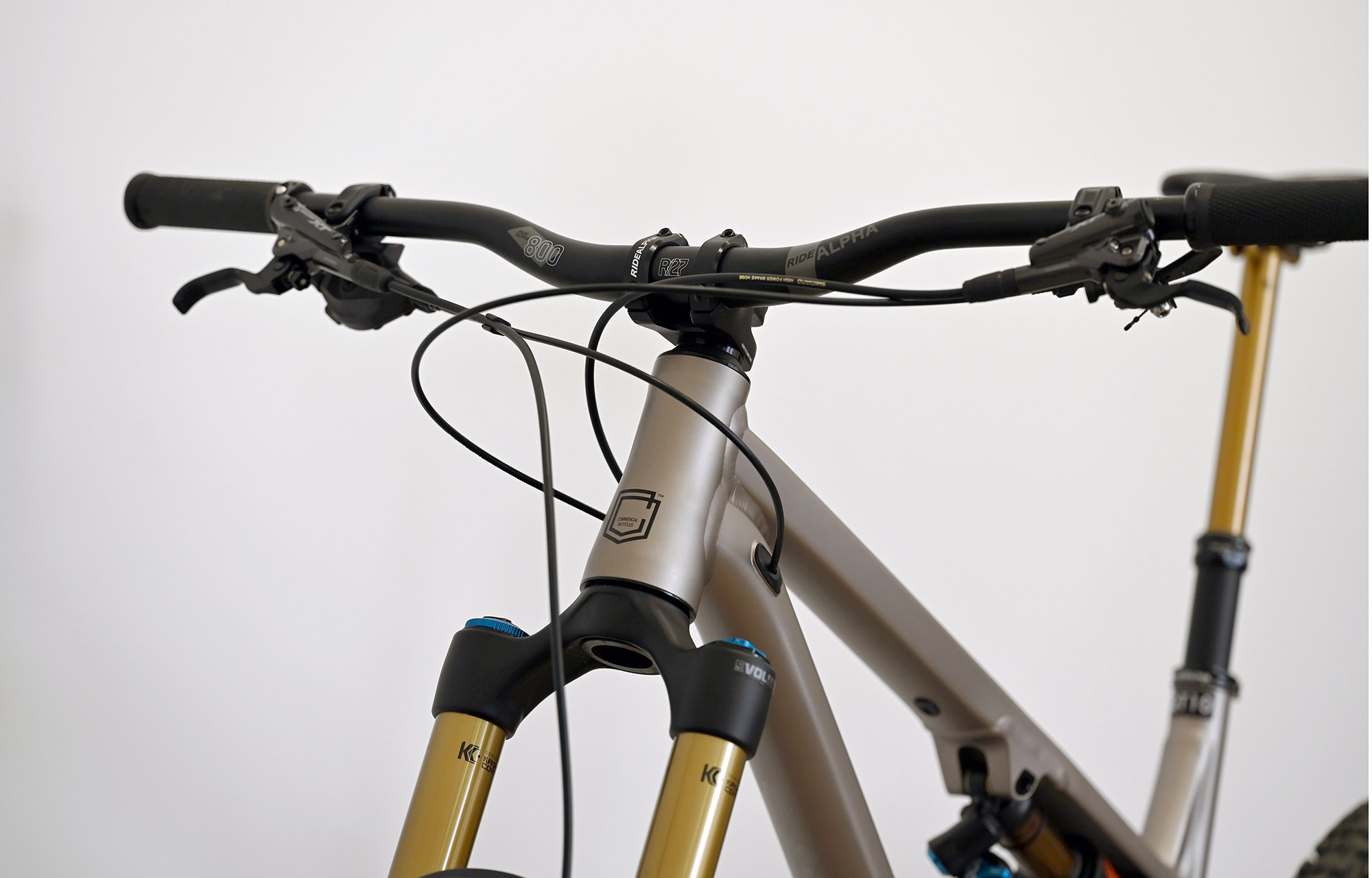 COMMENCAL META SX V4 SIGNATURE CHAMPAGNE - XL (22131004) image number null