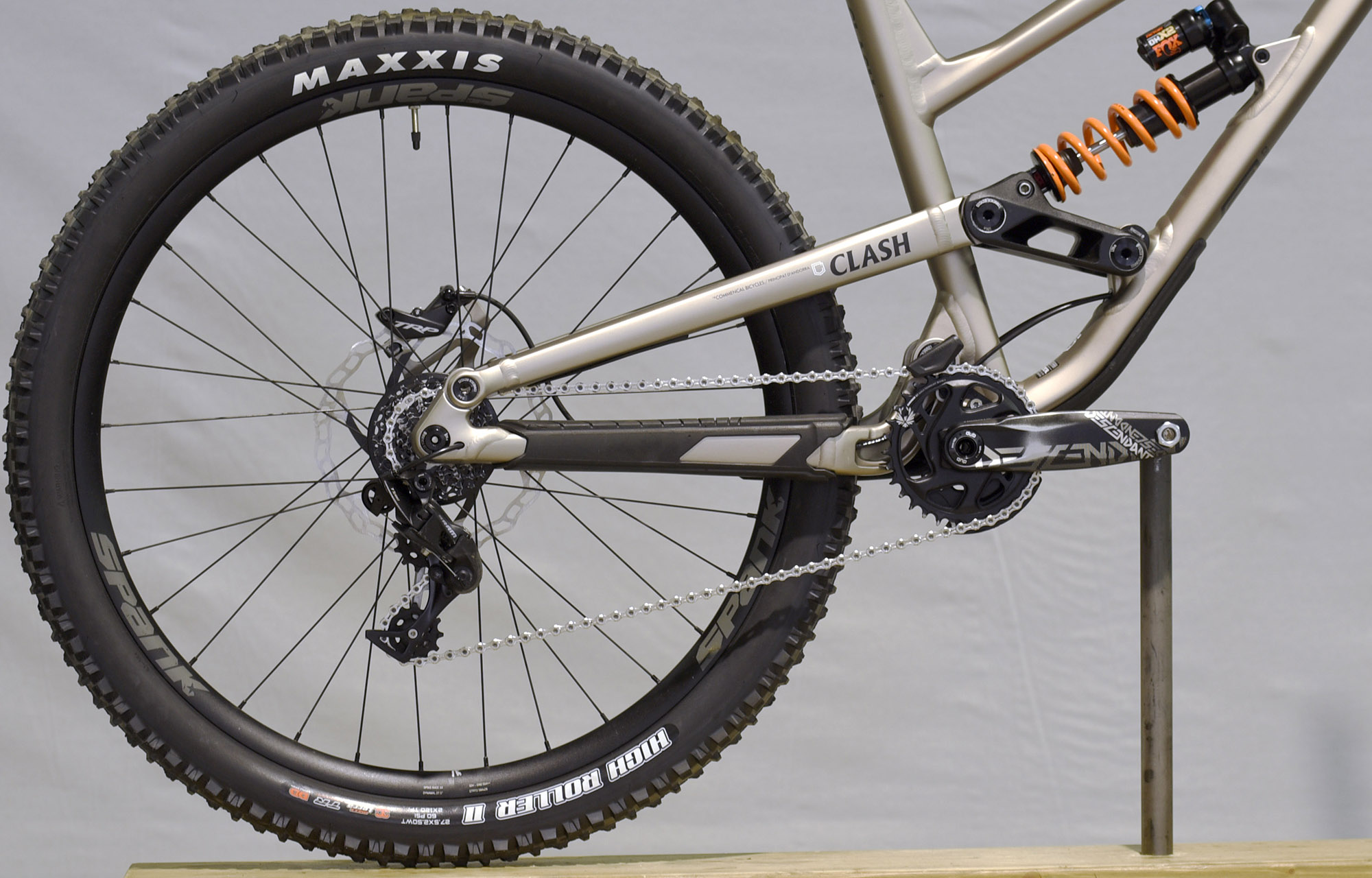 COMMENCAL CLASH PARK EDITION CHAMPAGNE - L (22131703) image number null