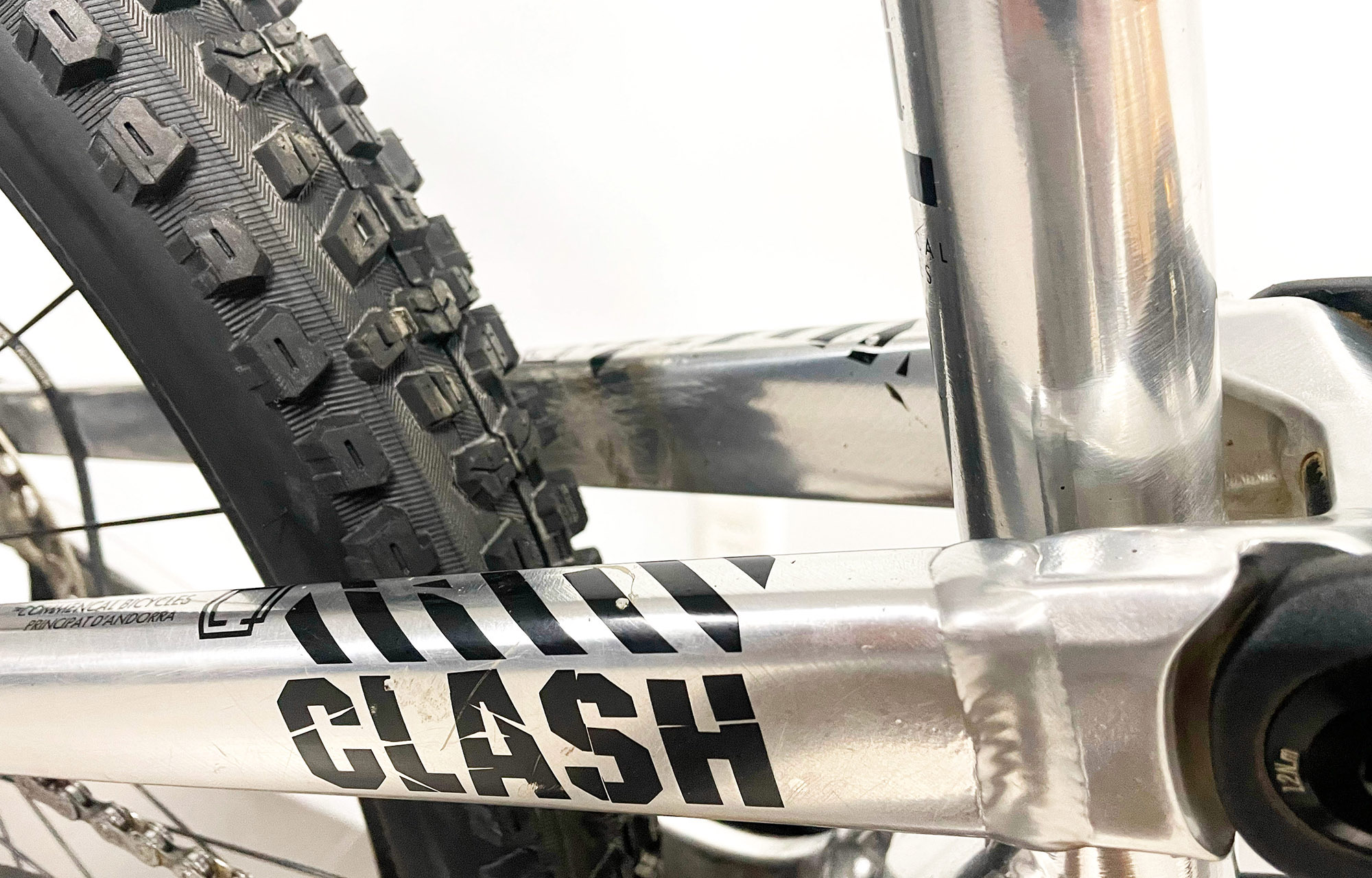 COMMENCAL CLASH OHLINS EDITION HIGH POLISHED (M) image number null