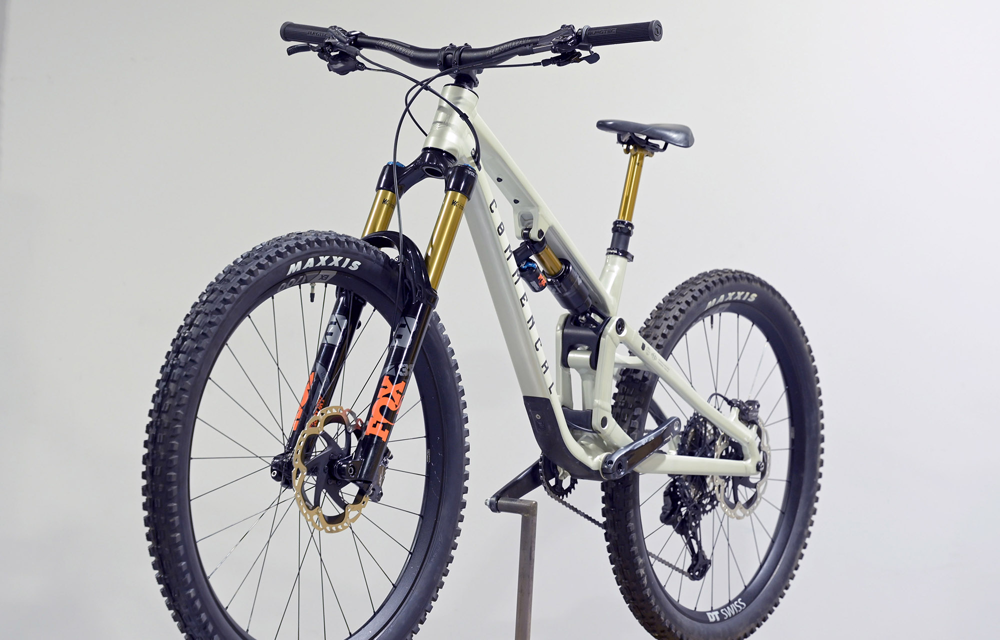 COMMENCAL META SX V5 SIGNATURE CLEAR SILVER - S (23131901) image cover number large 4