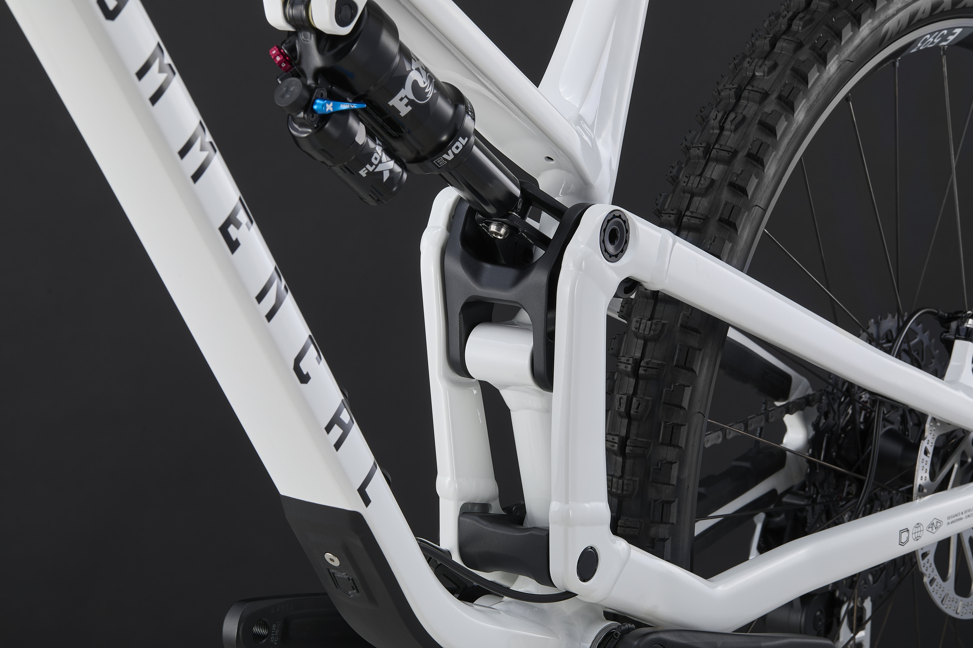 COMMENCAL META V5 ESSENTIAL PURE WHITE 2027 image large number 7