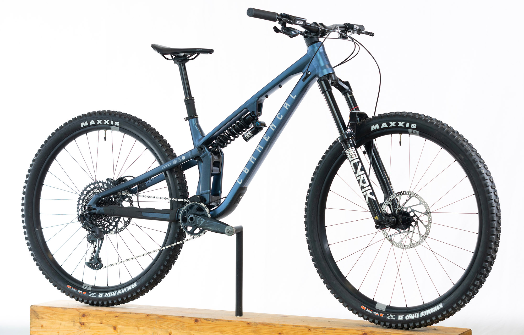 COMMENCAL META V5 RACE SPARKLY BLUE - S (23121301) image cover number large 3