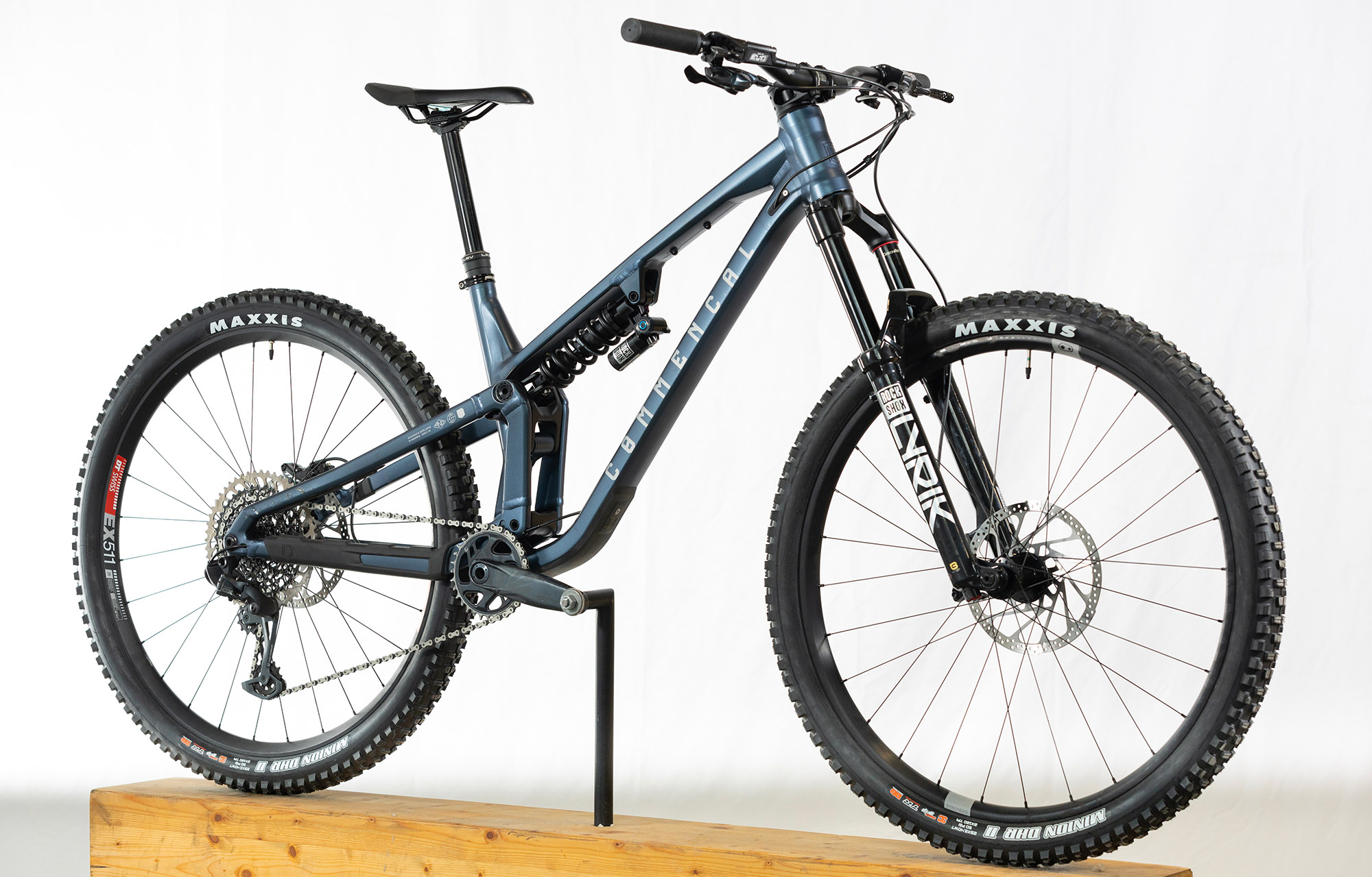 COMMENCAL META V5 RACE SPARKLY BLUE - M (23121302) image cover number large 2