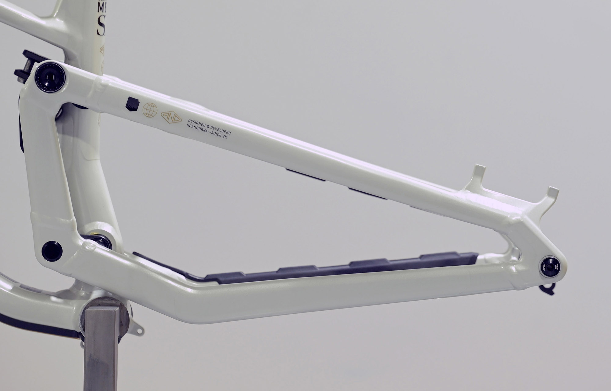 FRAME COMMENCAL META SX V5 CLEAR SILVER - S (23230401) image cover number large 4