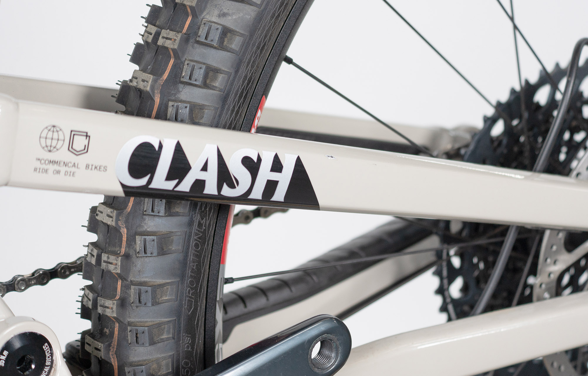 COMMENCAL CLASH SIGNATURE CHALK - L (23130603) image cover number large 8