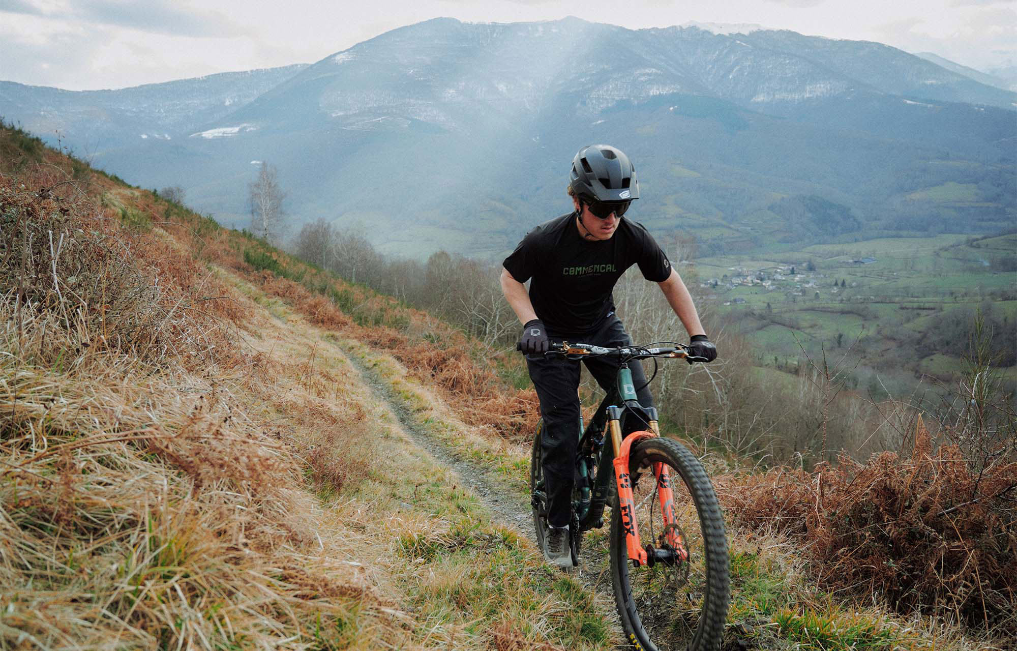 COMMENCAL CORPORATE SHORT SLEEVE JERSEY BLACK AND ELECTRIC GREEN image number 3