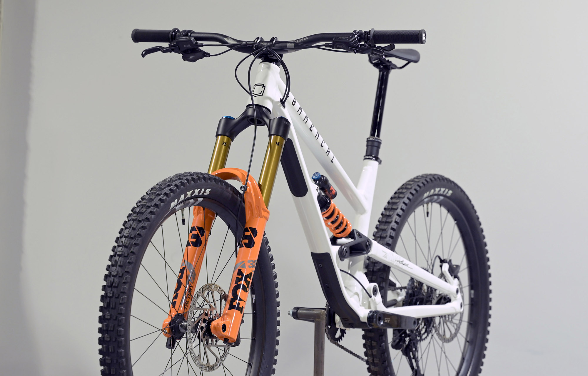 COMMENCAL CLASH SIGNATURE PURE WHITE - M (25130102) image cover number large 4