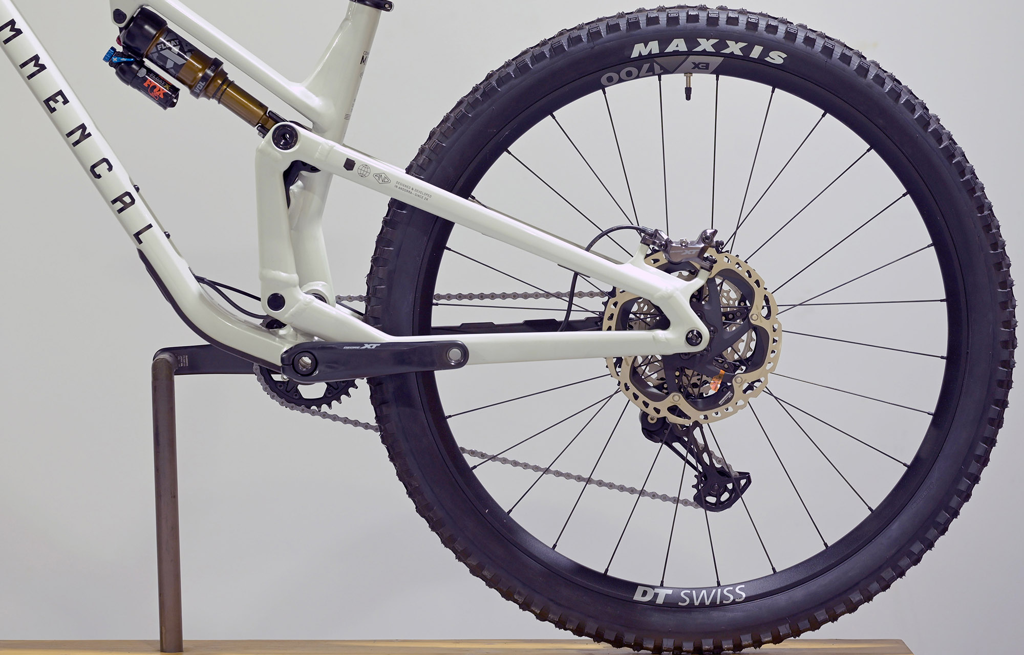 COMMENCAL META V5 SIGNATURE CLEAR SILVER - M (23121002) image cover number large 4