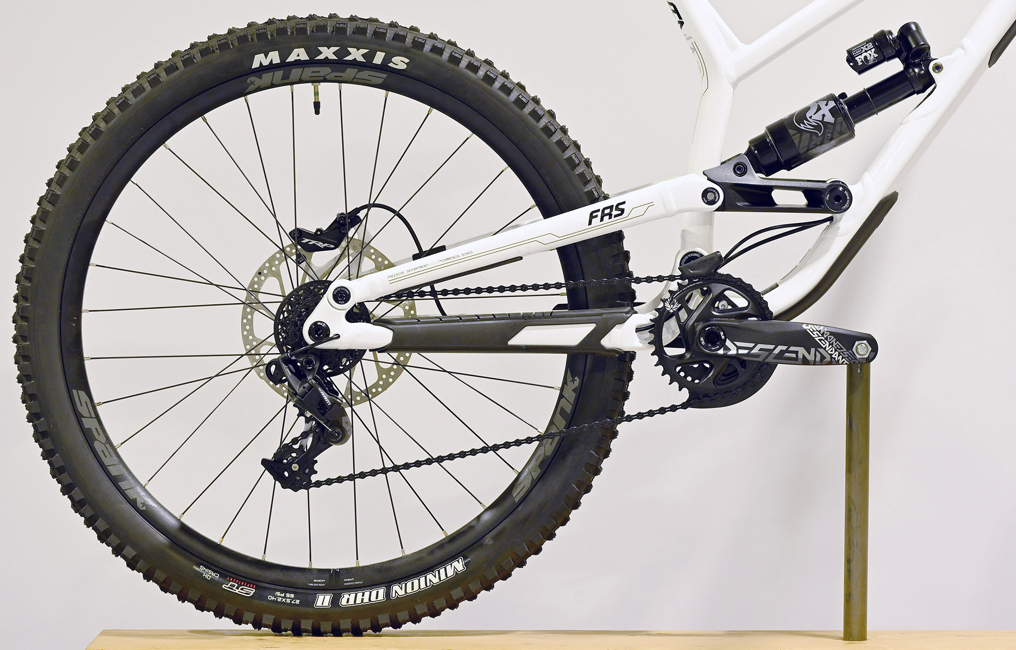 COMMENCAL FRS ESSENTIAL PURE WHITE - L (23150504) image number null
