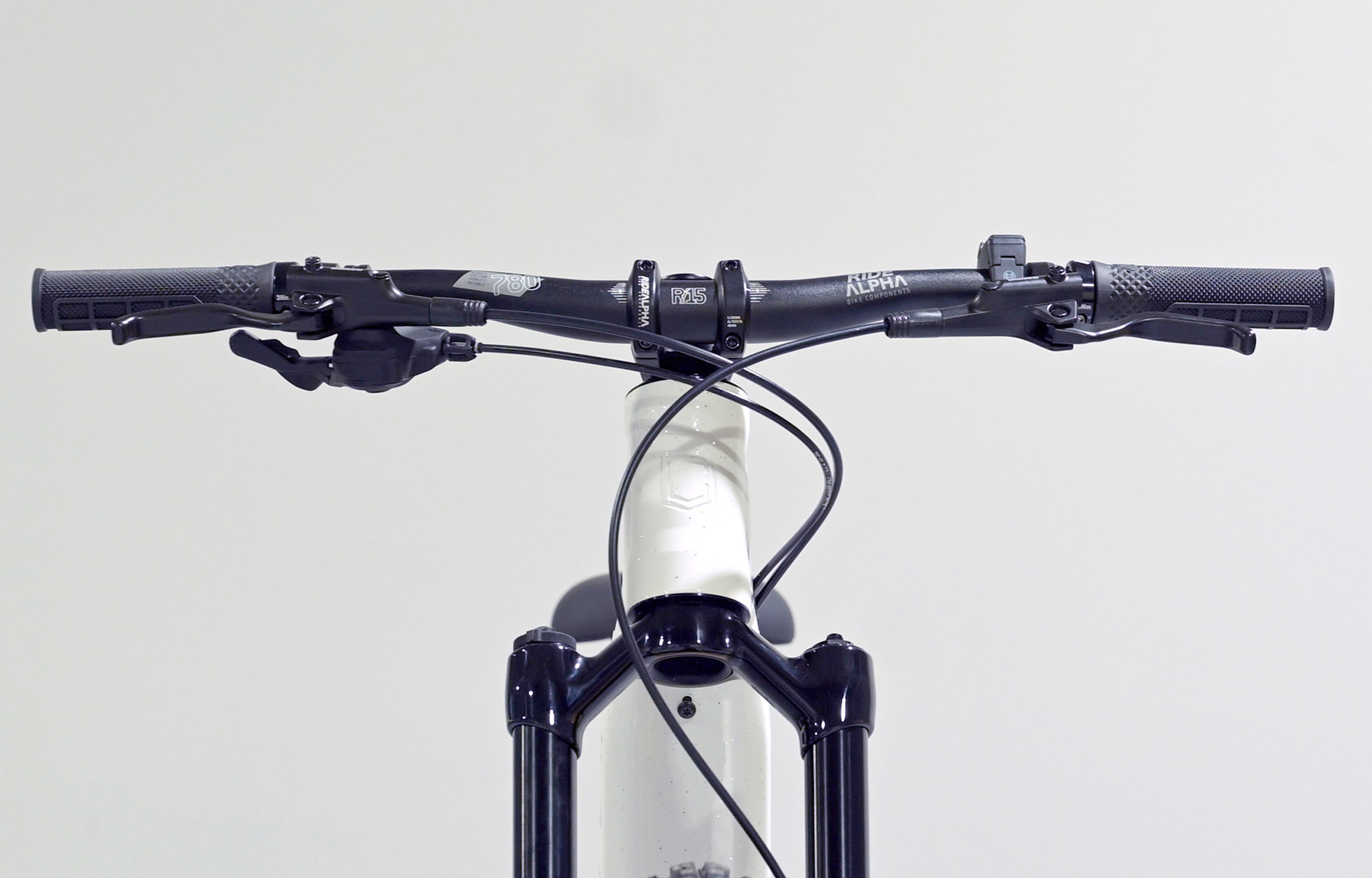 COMMENCAL META HT 24 POWER GLITTERY WHITE - (24173700) 1 km image cover number large 2