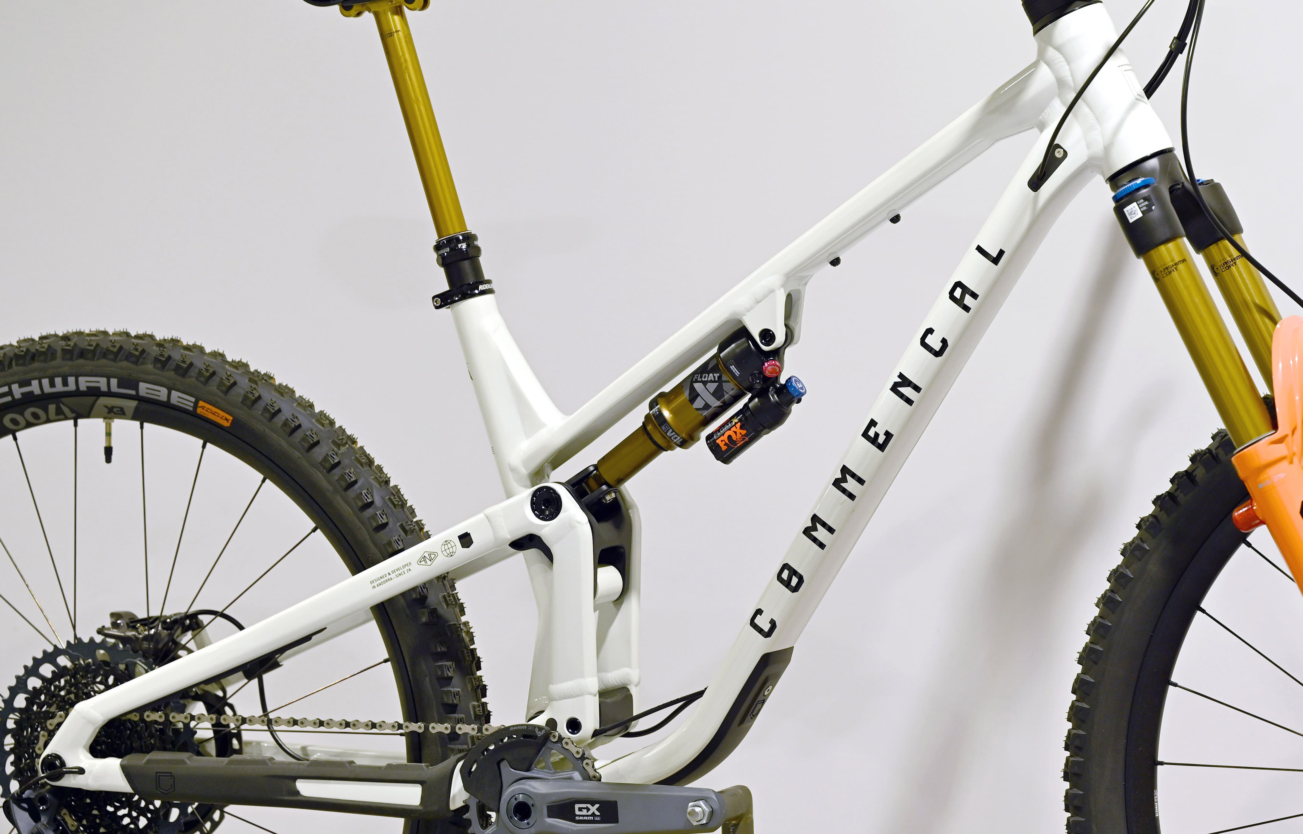 COMMENCAL META V5 SIGNATURE CLEAR SILVER 2 - L (24122003) image number null