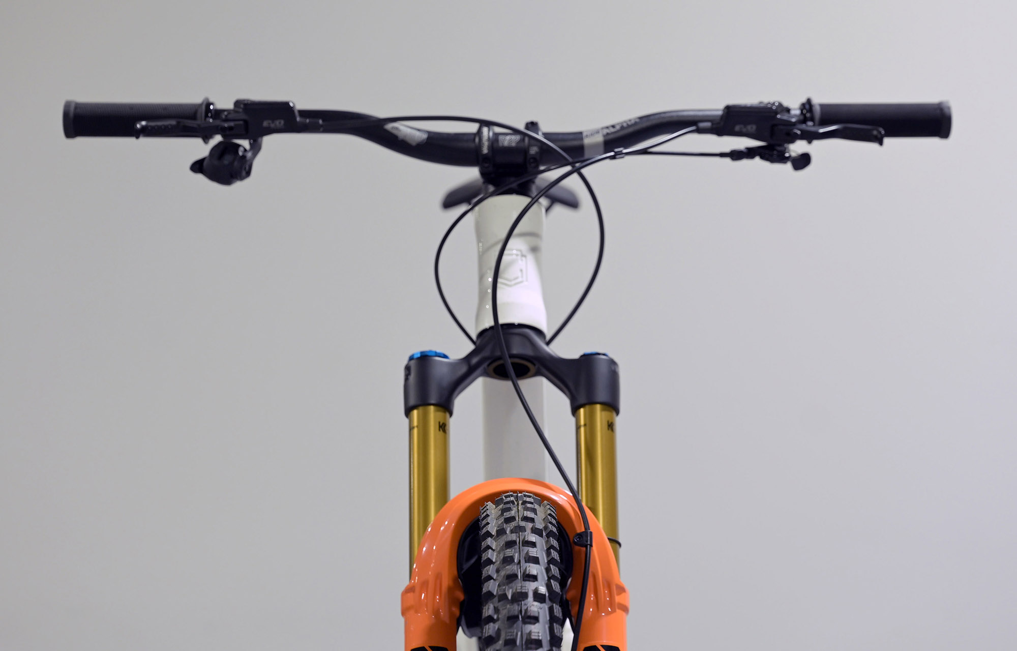 COMMENCAL META V5 SIGNATURE GLITTERY WHITE - M (24122302) image cover number large 3