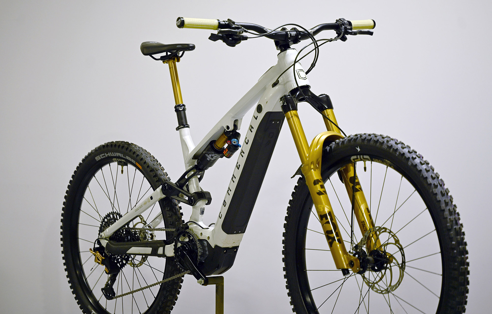 COMMENCAL META POWER SX BOSCH CLEAR SILVER  [COMMENCAL TEAM] ALC - M (24100030) 2862 km image cover number large 2