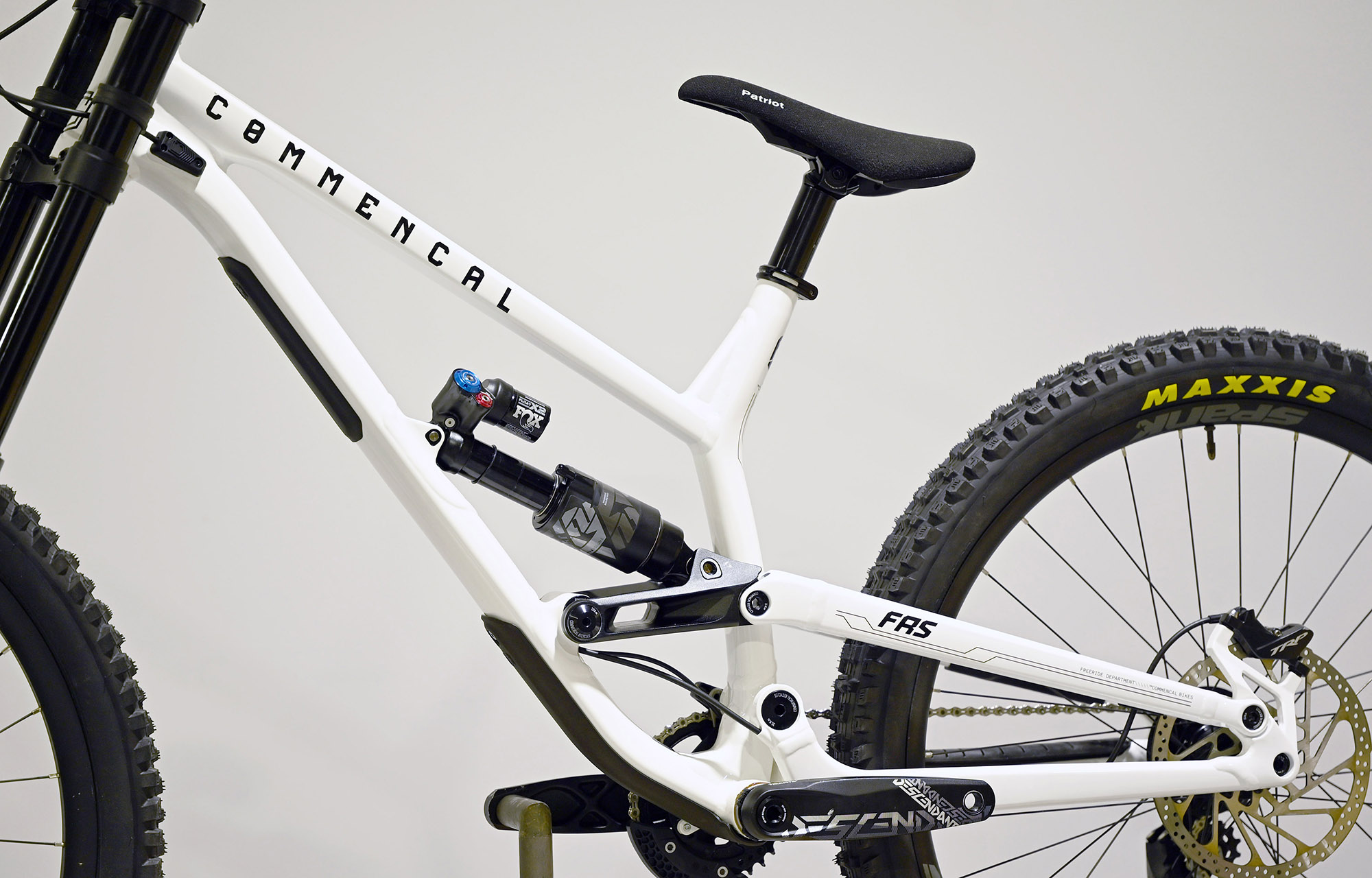 COMMENCAL FRS ESSENTIAL PURE WHITE - M (22151902) image number null