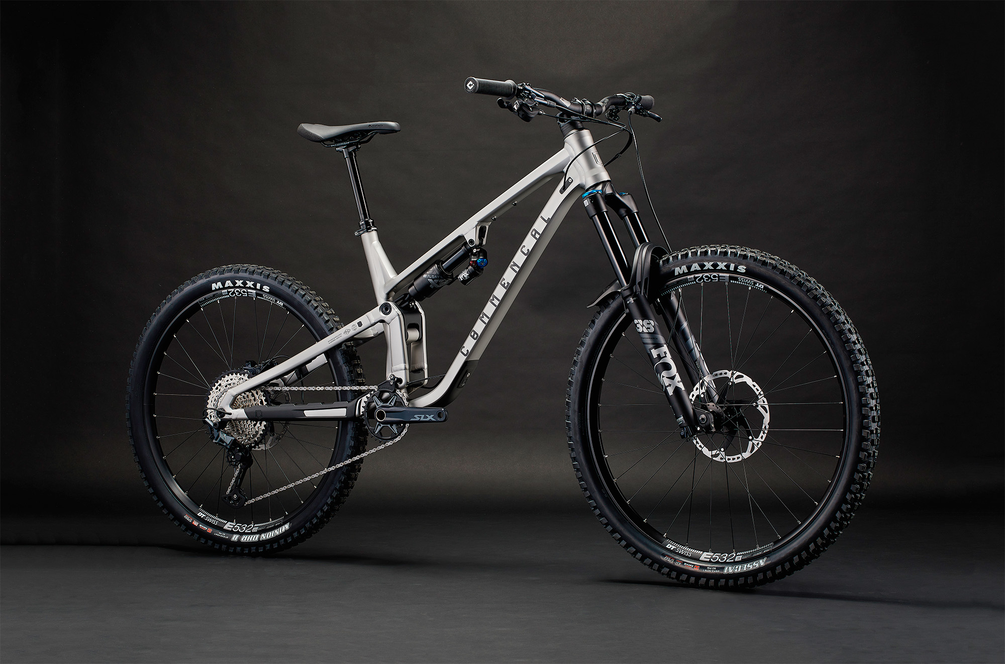 COMMENCAL META SX V5 ESSENTIAL SILVER image number null
