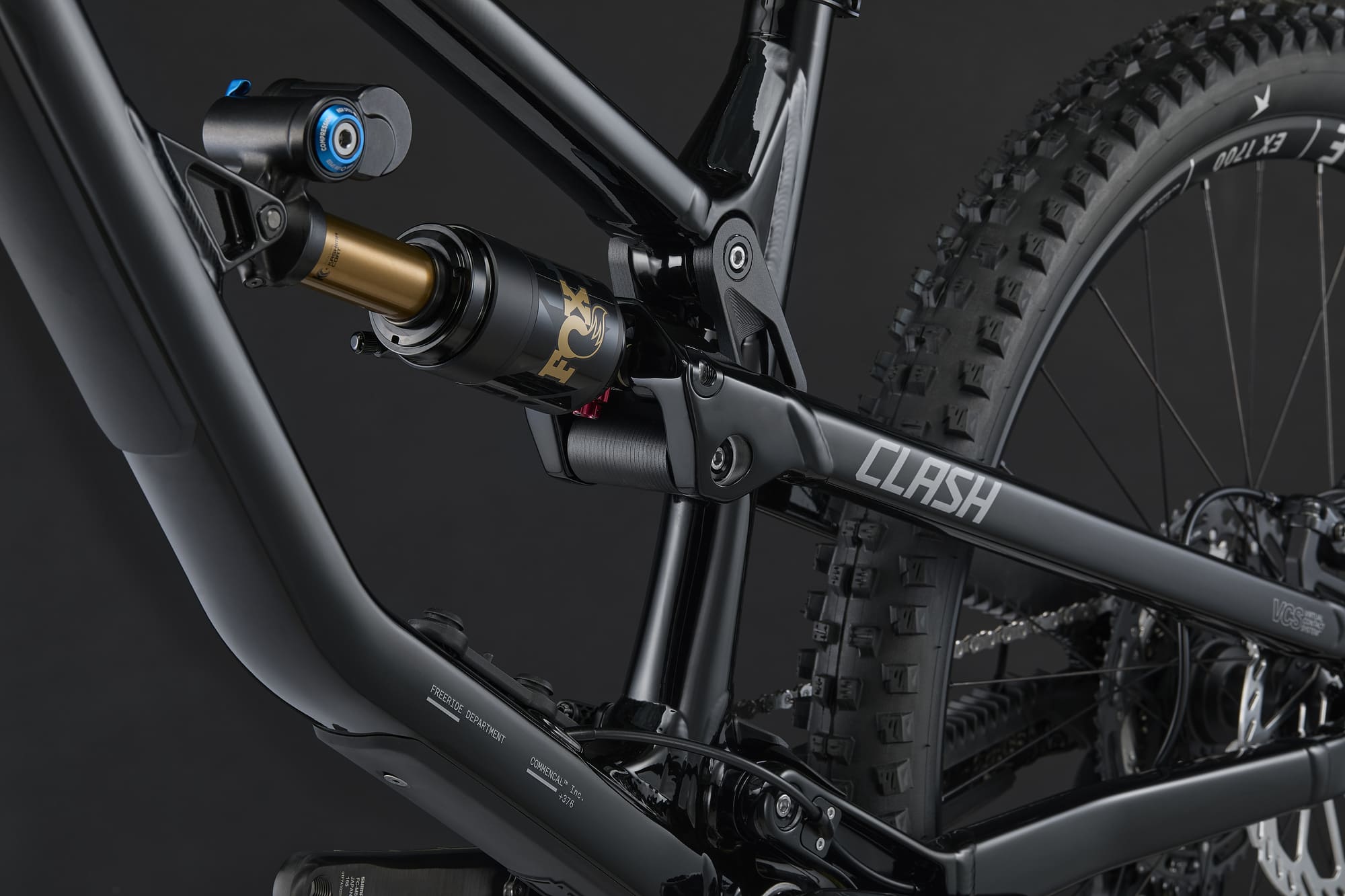 COMMENCAL CLASH V3 SIGNATURE PURE BLACK 2027 image large number 8