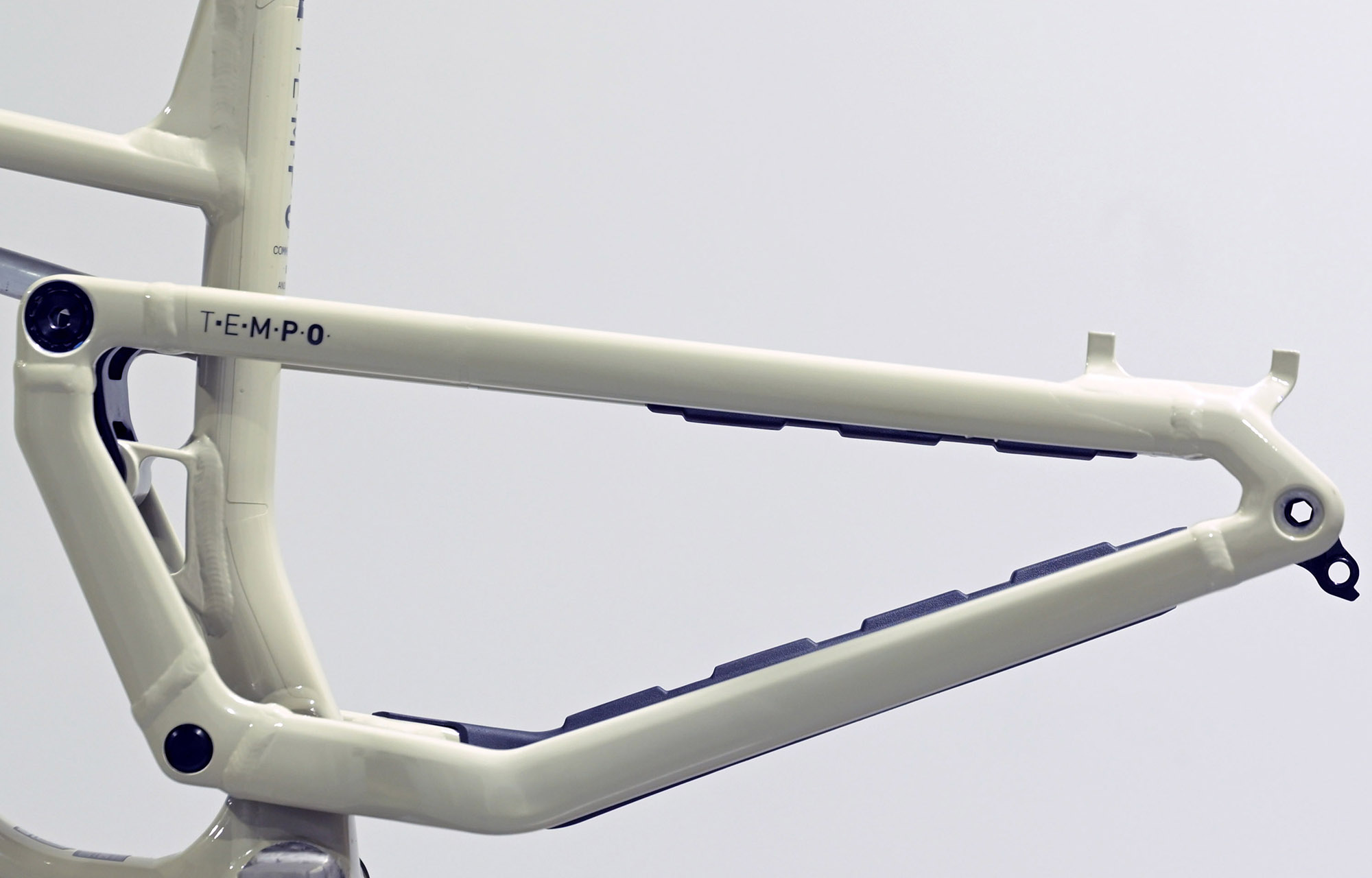 FRAME COMMENCAL T.E.M.P.O. CHALK - L (23220103) image number null