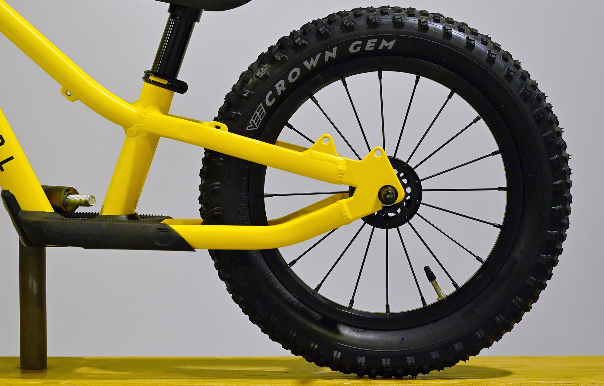 COMMENCAL RAMONES 14 PUSH BIKE OHLINS YELLOW - (23177805) image cover number large 3