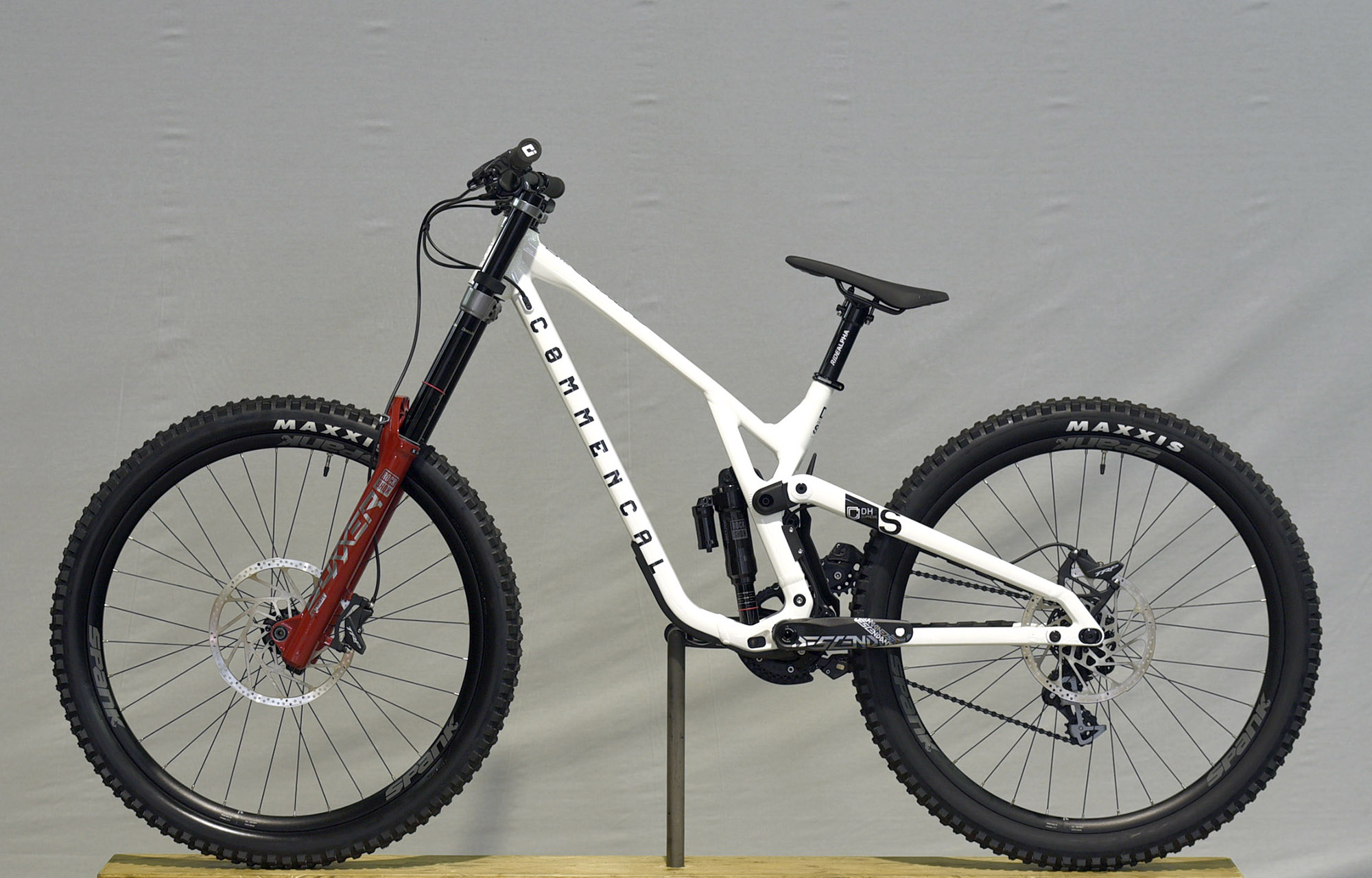 COMMENCAL SUPREME DH V5 PURE WHITE - XS (23170900) image number null