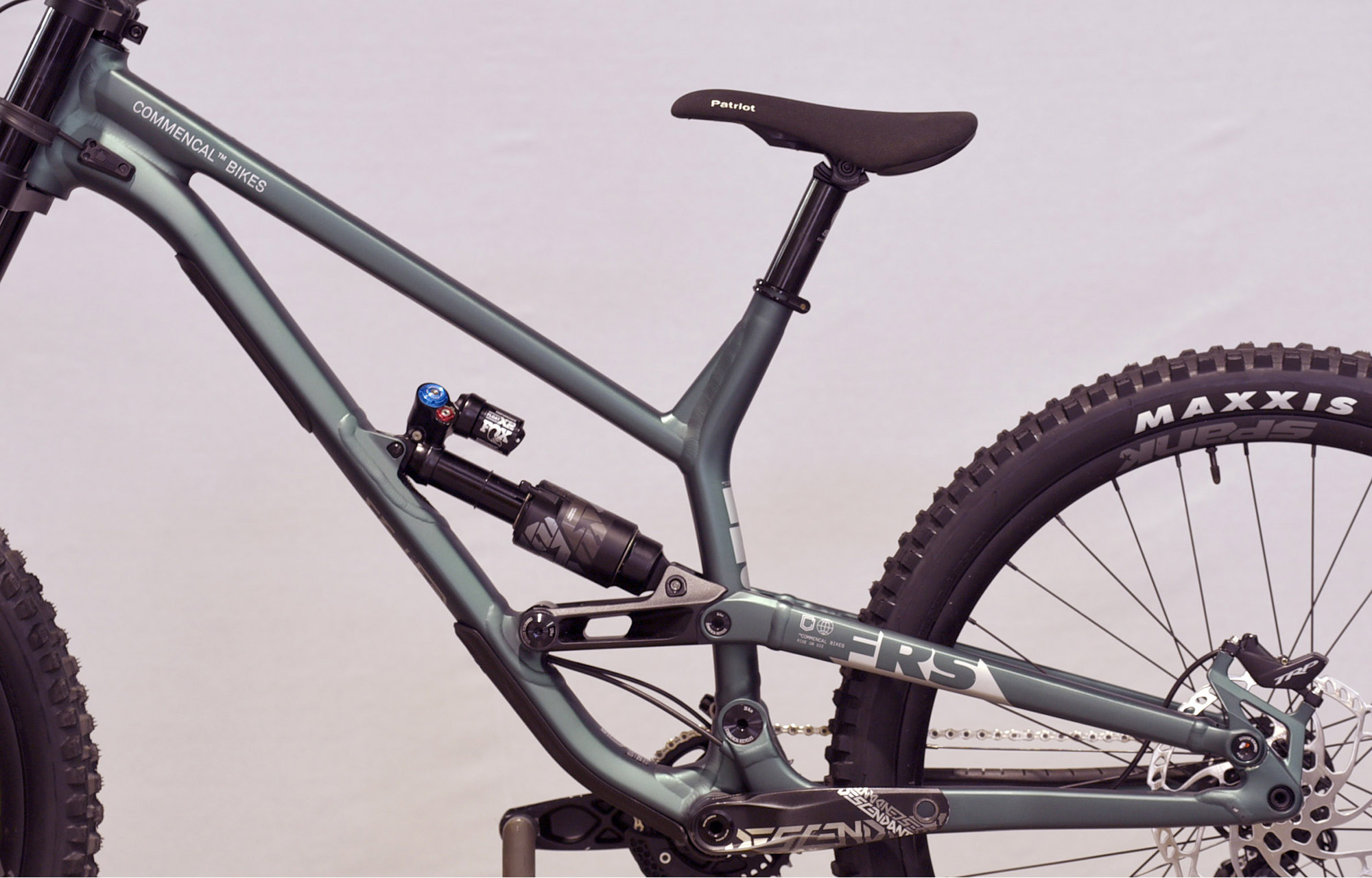 COMMENCAL FRS ESSENTIAL METALLIC GREEN - L (22150503) image number null