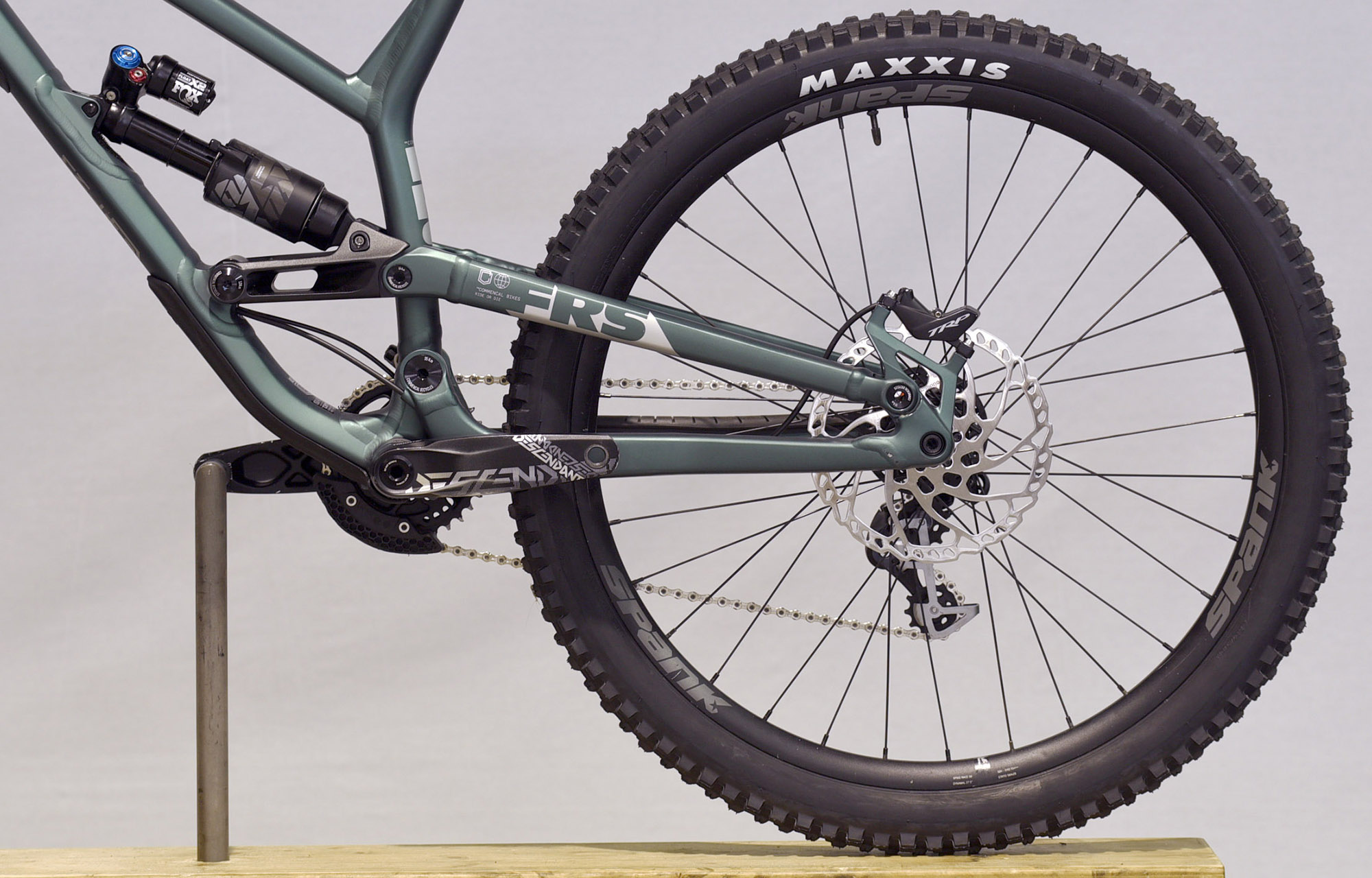 COMMENCAL FRS ESSENTIAL METALLIC GREEN - L (22150503) image number null