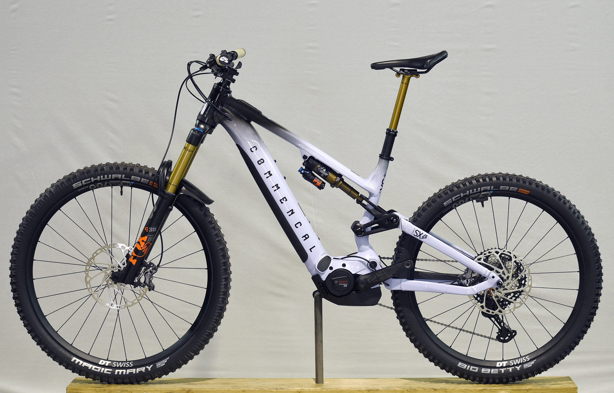 COMMENCAL META POWER SX BOSCH SIGNATURE LIGHT PURPLE / BLACK - M (22180802) 609 km image number null