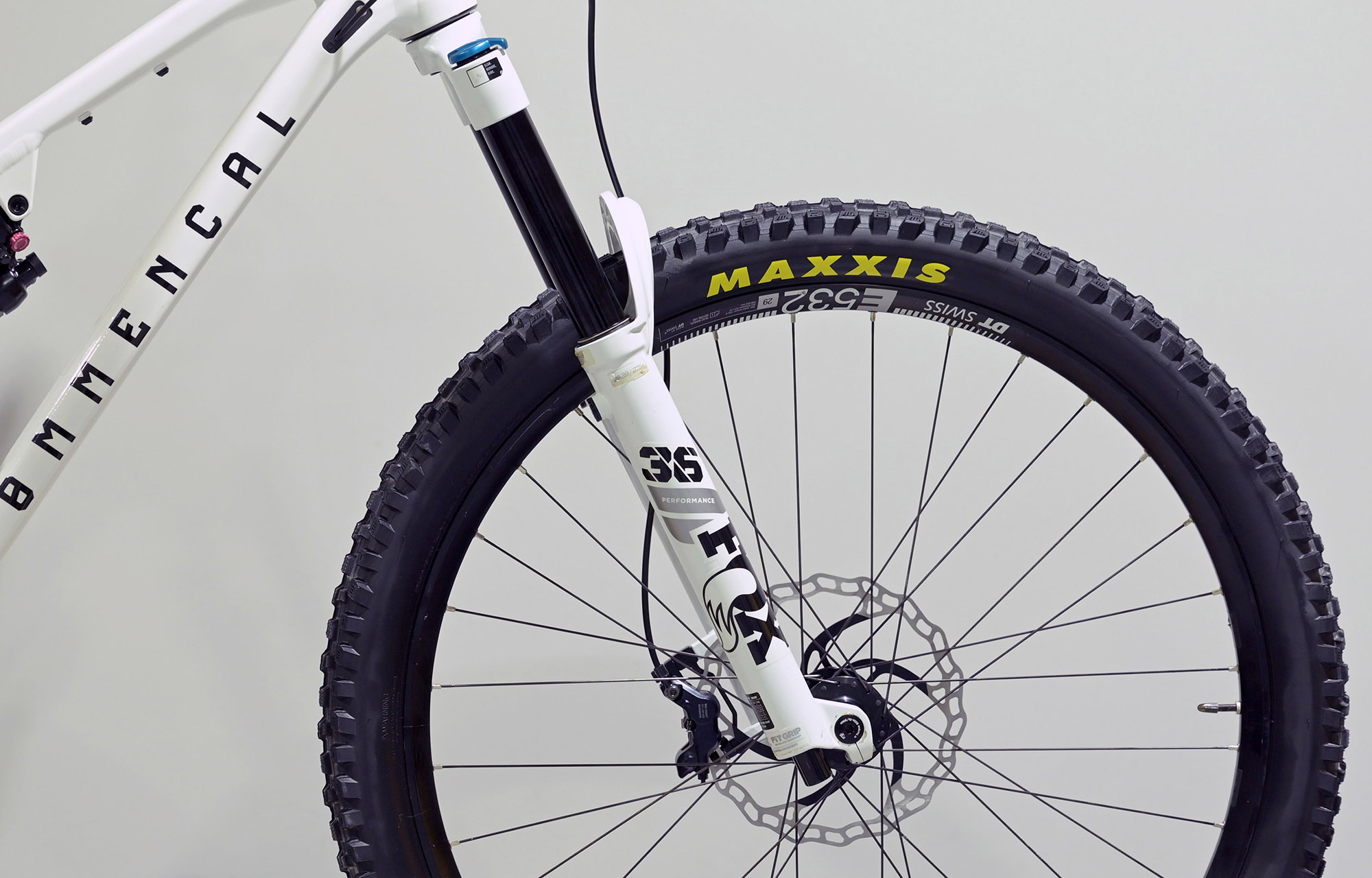 COMMENCAL META V5 ESSENTIAL PURE WHITE - M (23121202) image cover number large 1