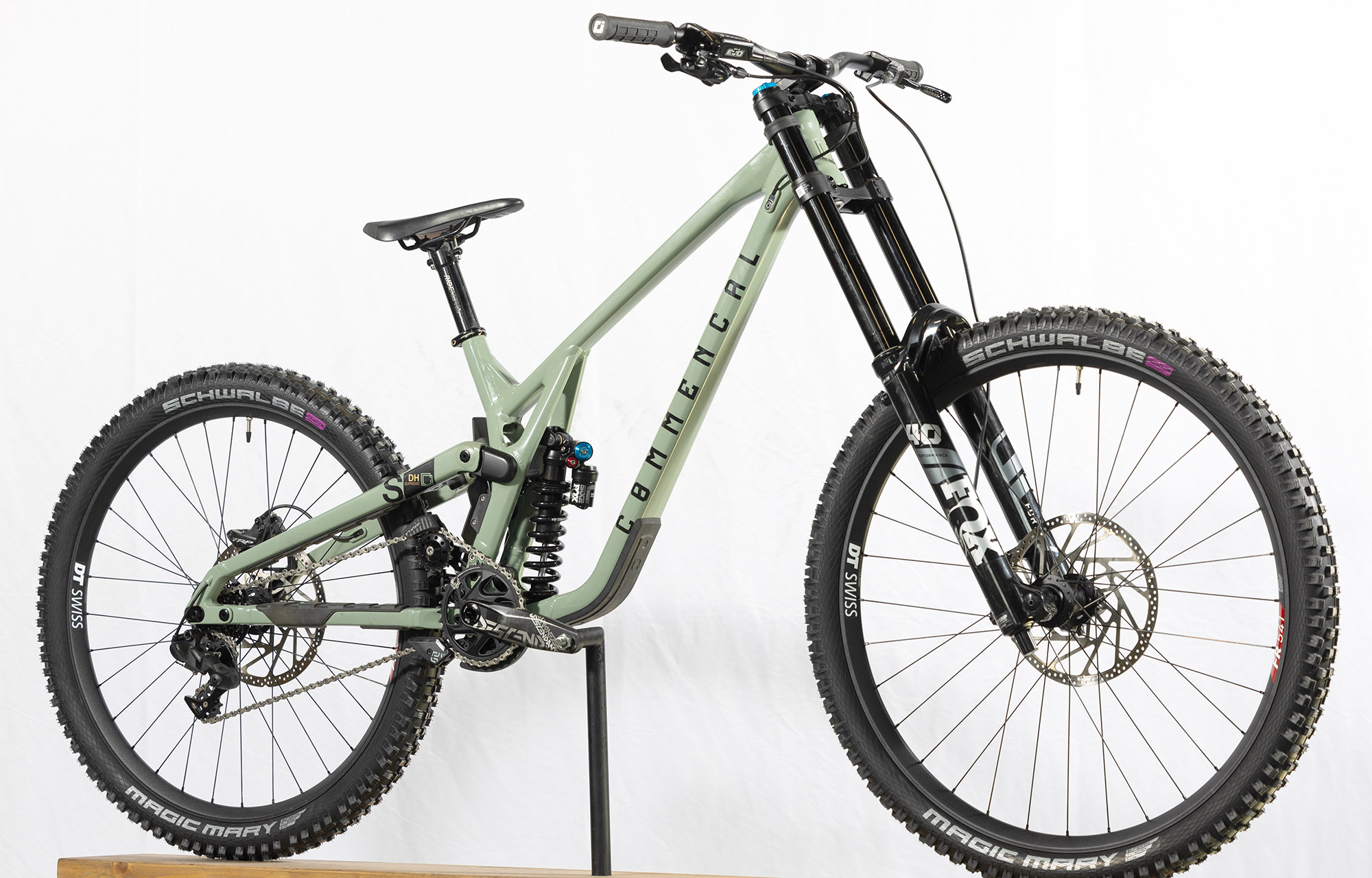 COMMENCAL SUPREME DH V5 ESSENTIAL HERITAGE GREEN - M (22150802) image number null