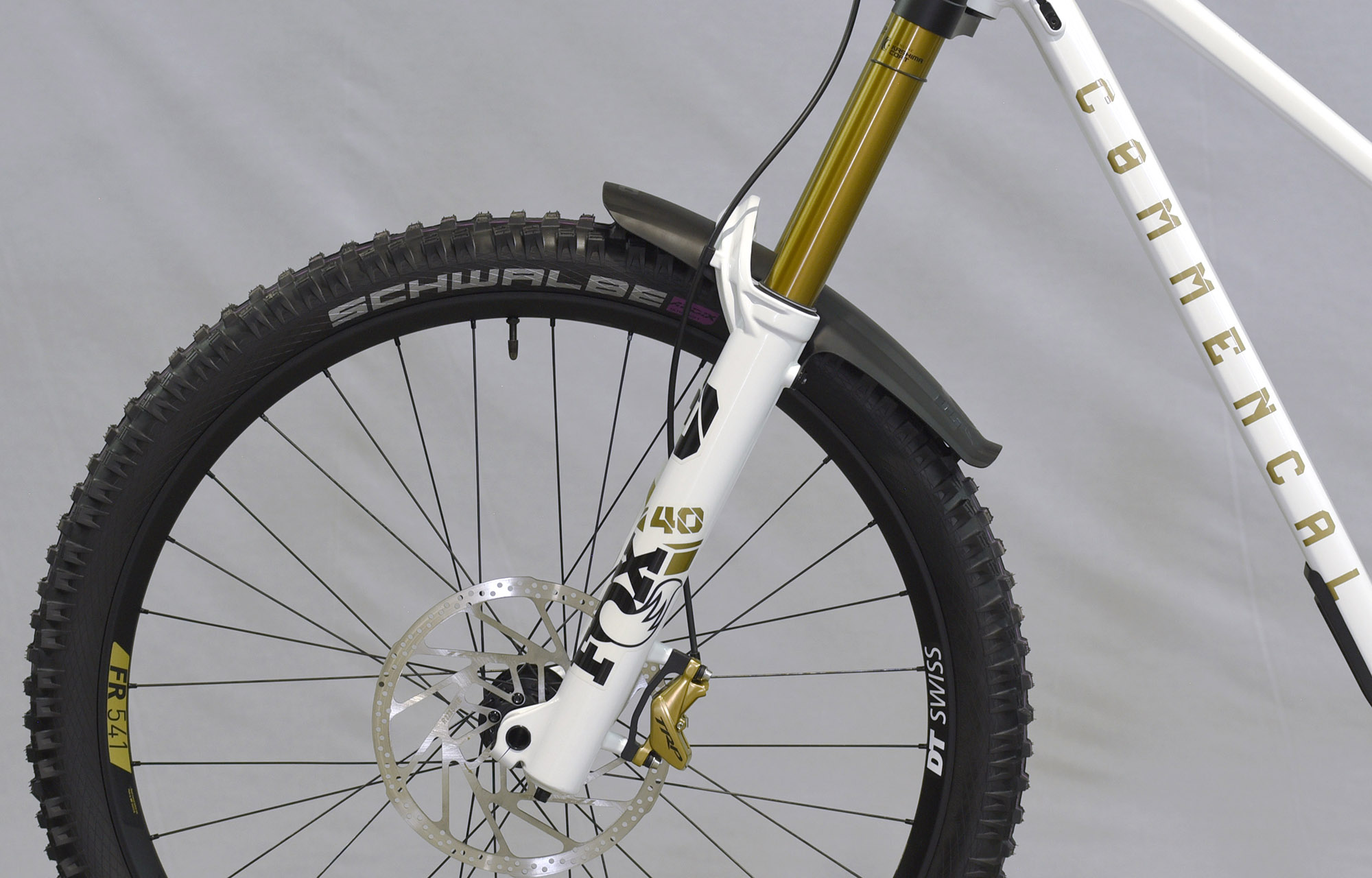 COMMENCAL SUPREME DH V5 SIGNATURE LTD PURE WHITE - S (23151001) image number null