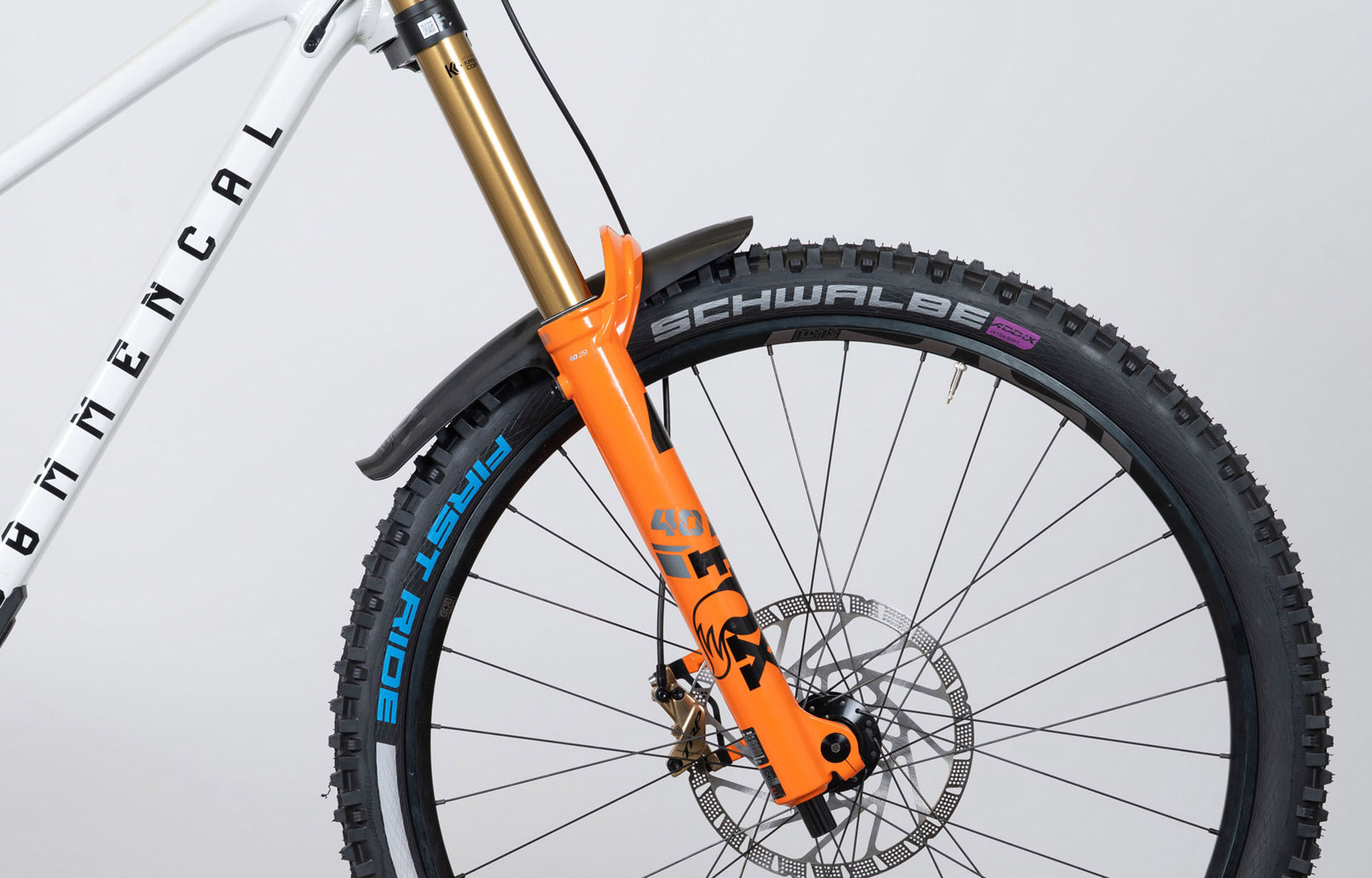 COMMENCAL SUPREME DH V5 SIGNATURE PURE WHITE ALC - S (24100026) image large number 1