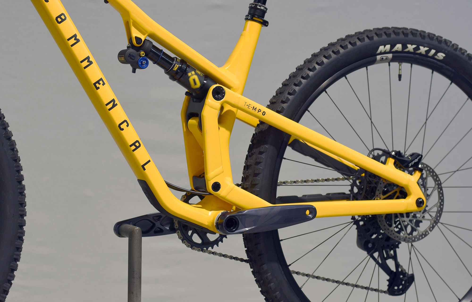 COMMENCAL TEMPO OHLINS EDITION YELLOW - M (22121102) image number null