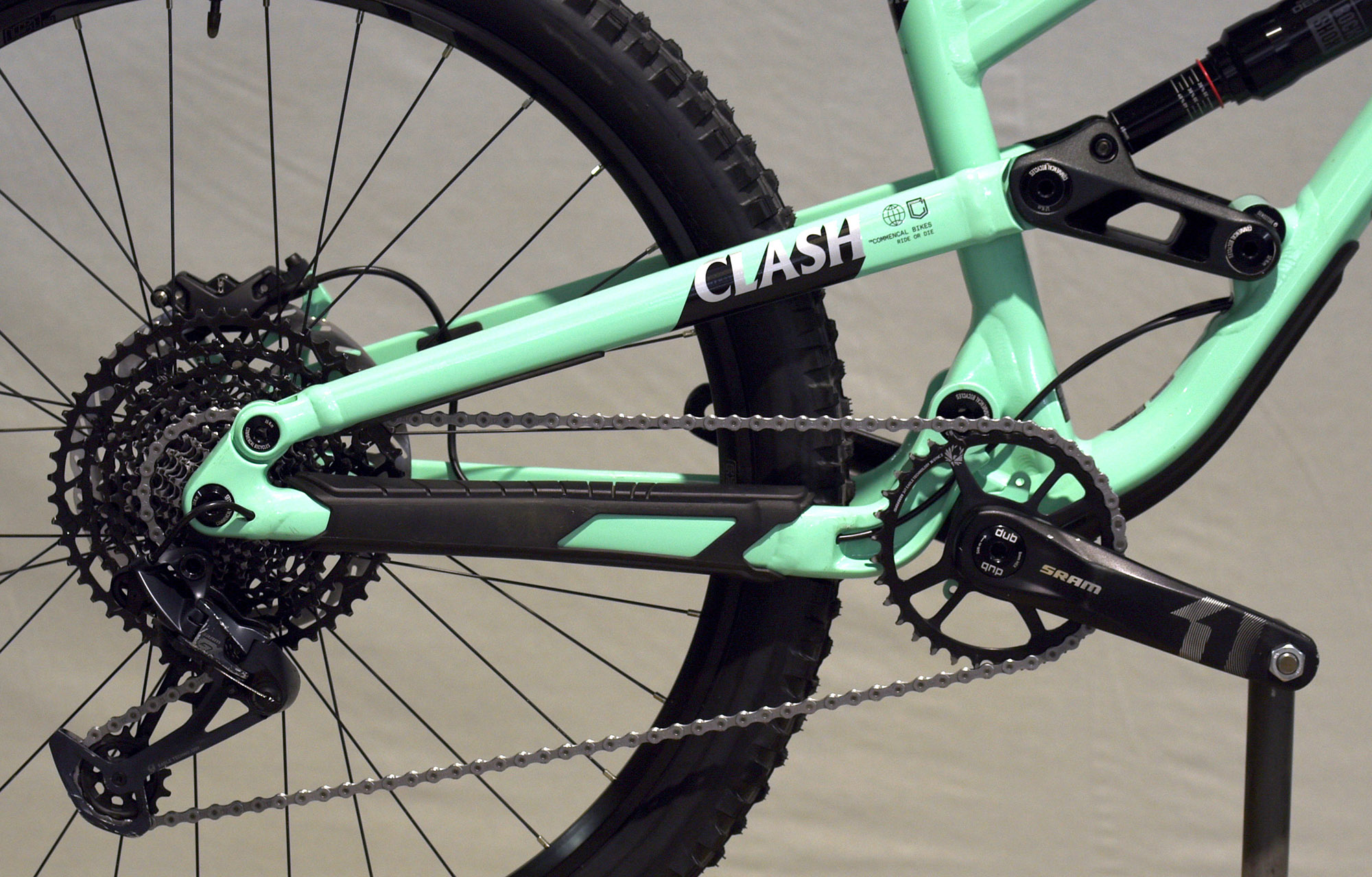 COMMENCAL CLASH RIDE EMERALD  GREEN NEW ROCKSHOX - S (23130101) image number null