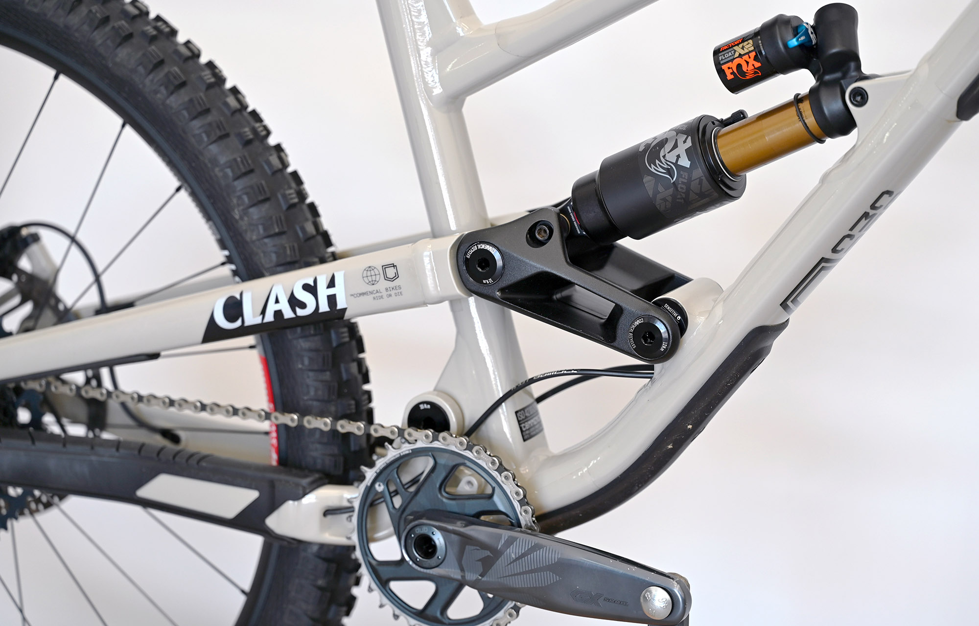 COMMENCAL CLASH SIGNATURE CHALK - XL (23130604) image number null