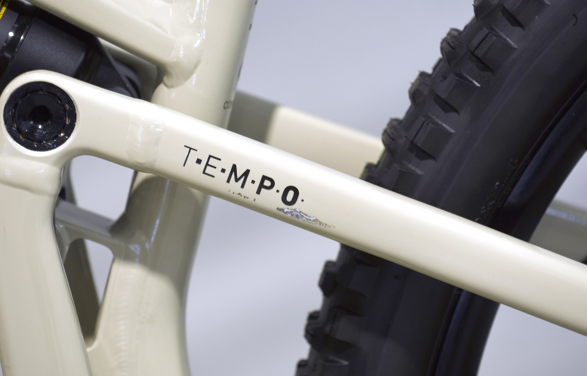 COMMENCAL T.E.M.P.O. OHLINS EDITION CHALK - M (22123902) image number null