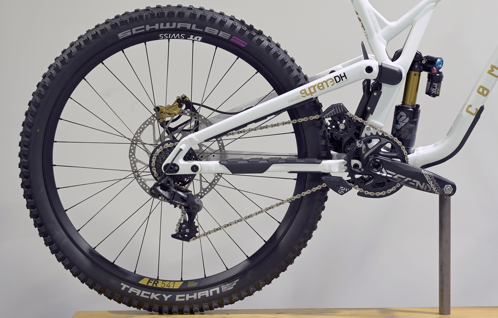 COMMENCAL SUPREME DH V5 SIGNATURE LTD PURE WHITE - M (23151002) image cover number large 0