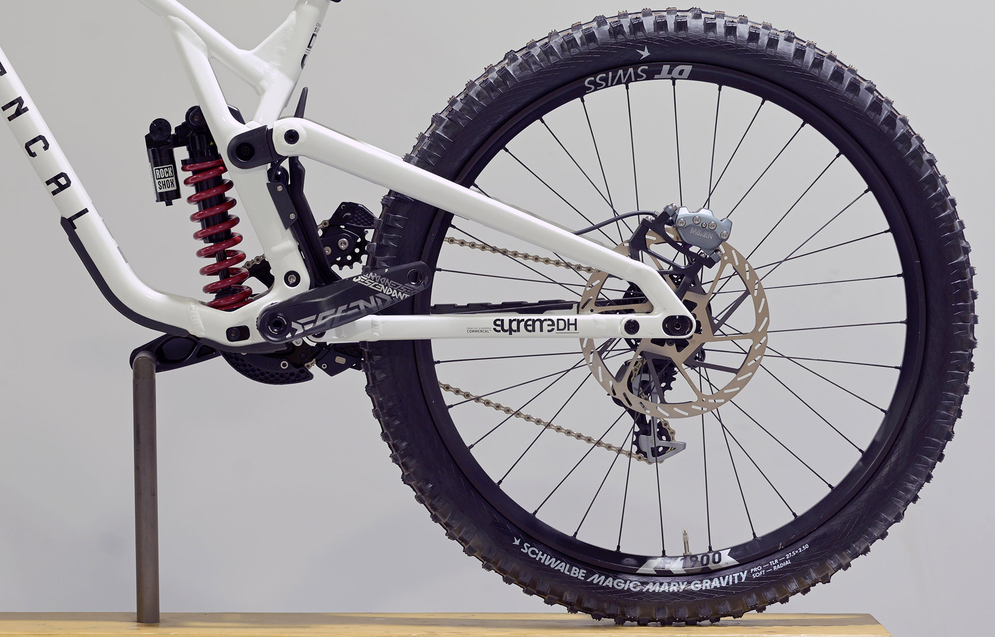 COMMENCAL SUPREME DH V5 ROCKSHOX PURE WHITE - L (24157103) image cover number large 3