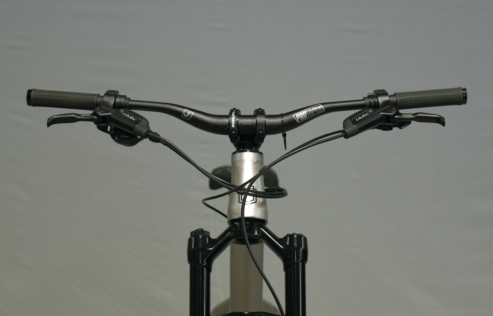 COMMENCAL META HT 24 V2 CHAMPAGNE - 24 (22170200) image number null